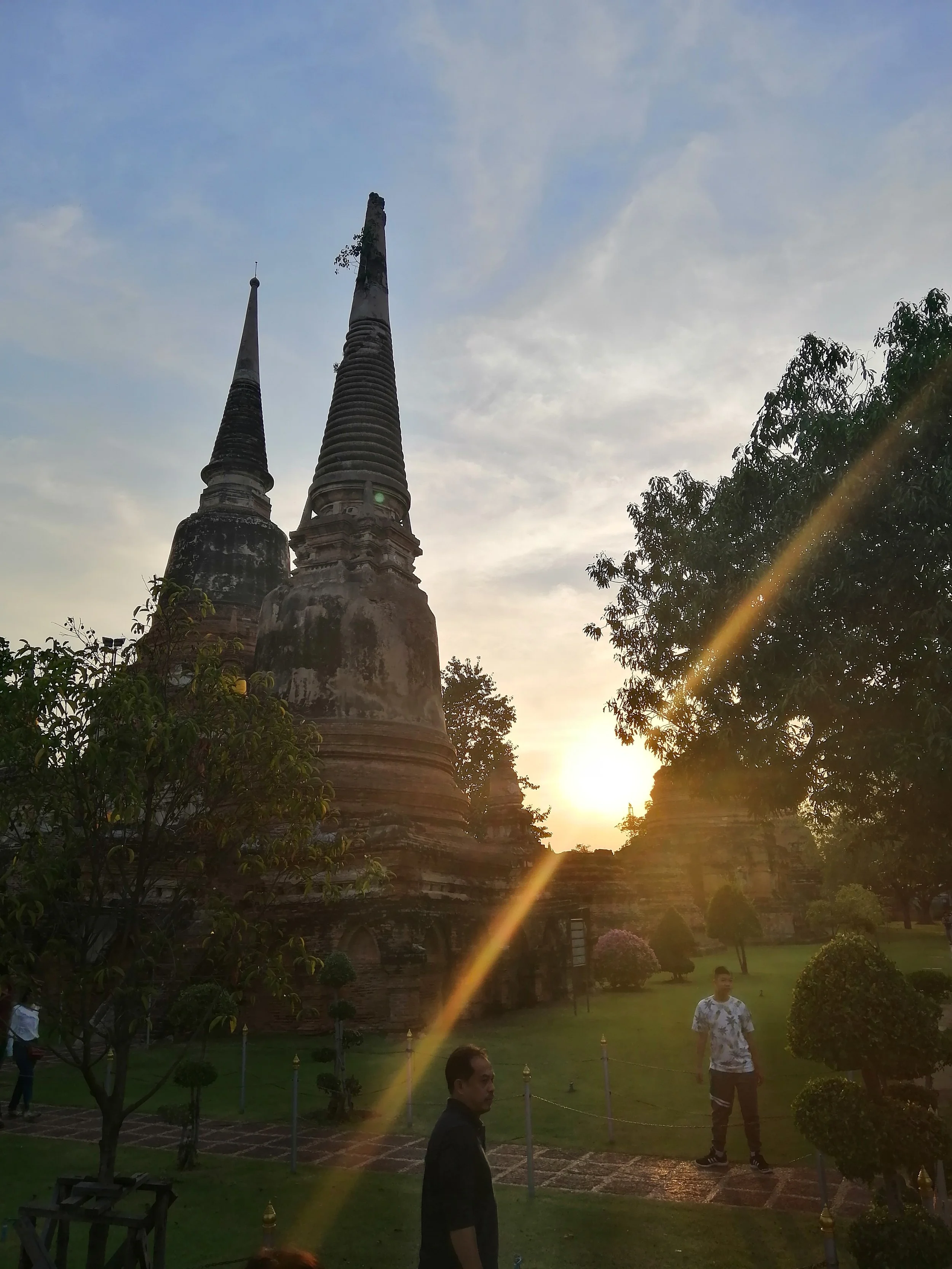 2018 Ayutthaya Pics with Gift in Traditional Dress (25).jpg