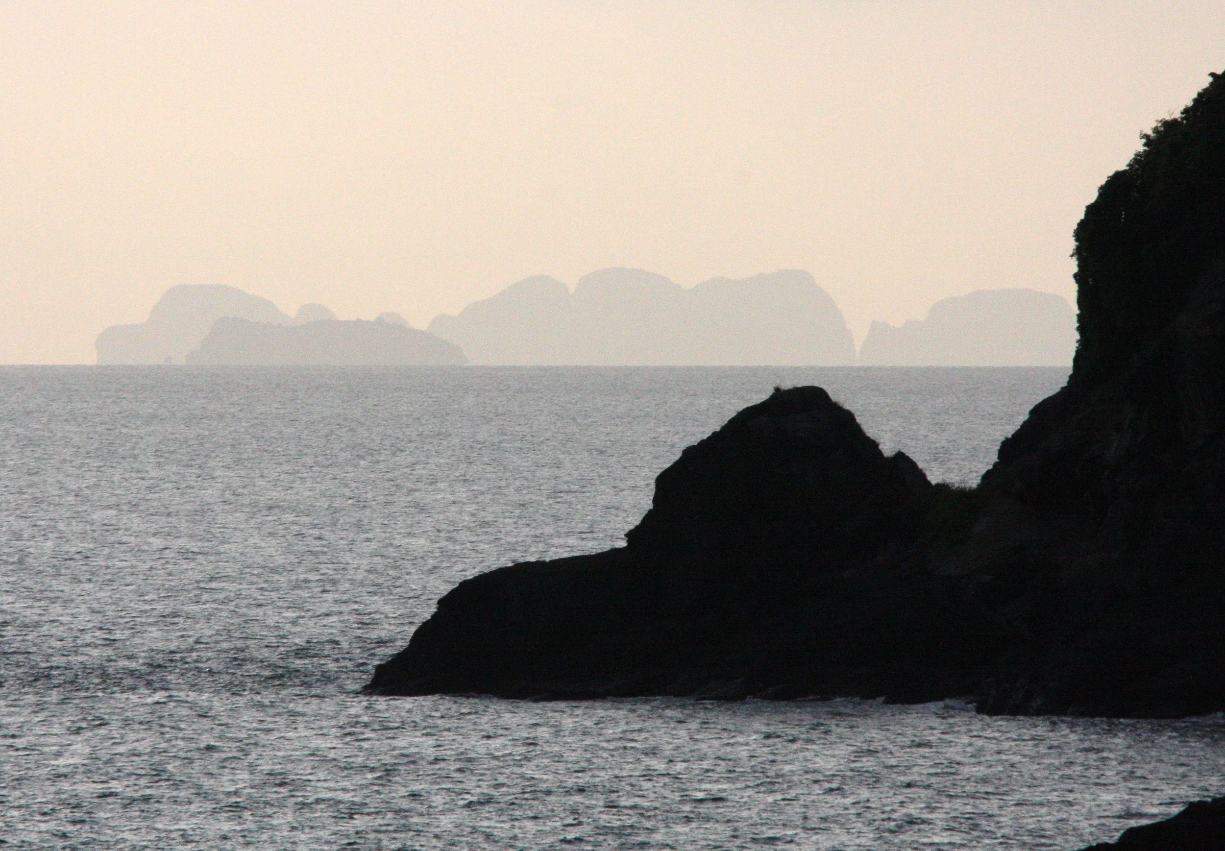 2010-7-9 HANGING IN KOH LANTA THAILAND (9).JPG