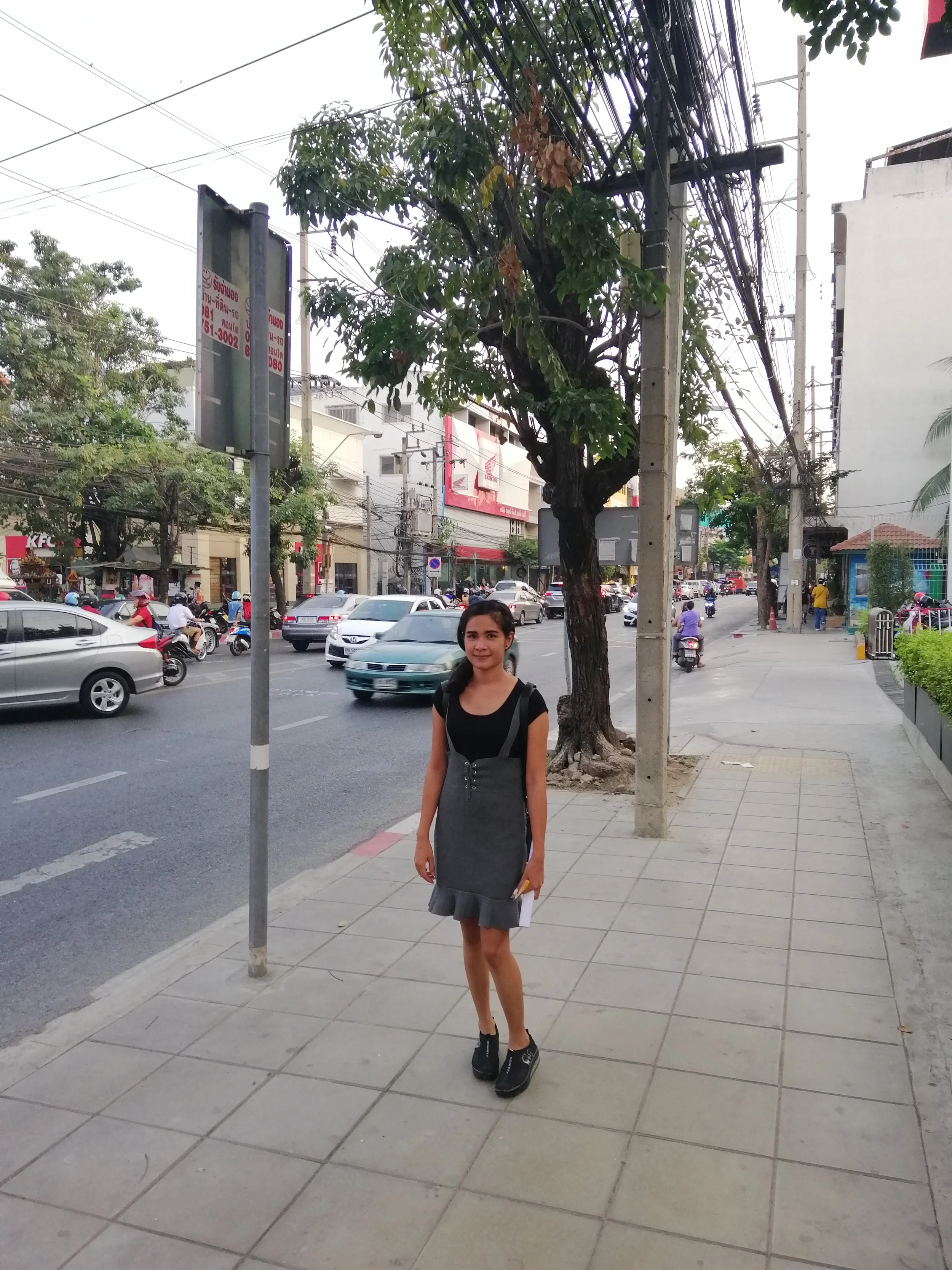 2018 Pics with Gift in Thailand (326).jpg