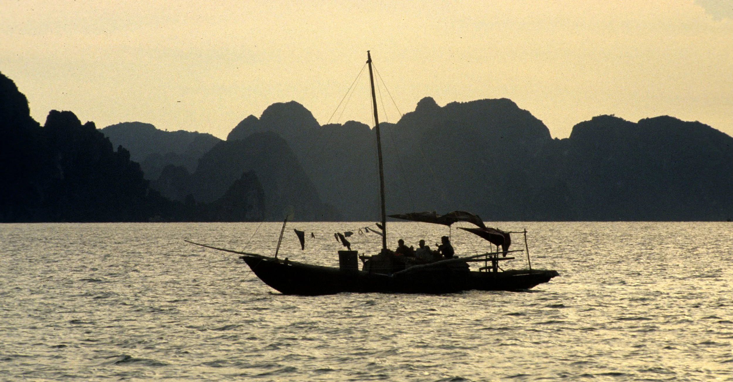 HALONG BAY - VIETNAM.jpg