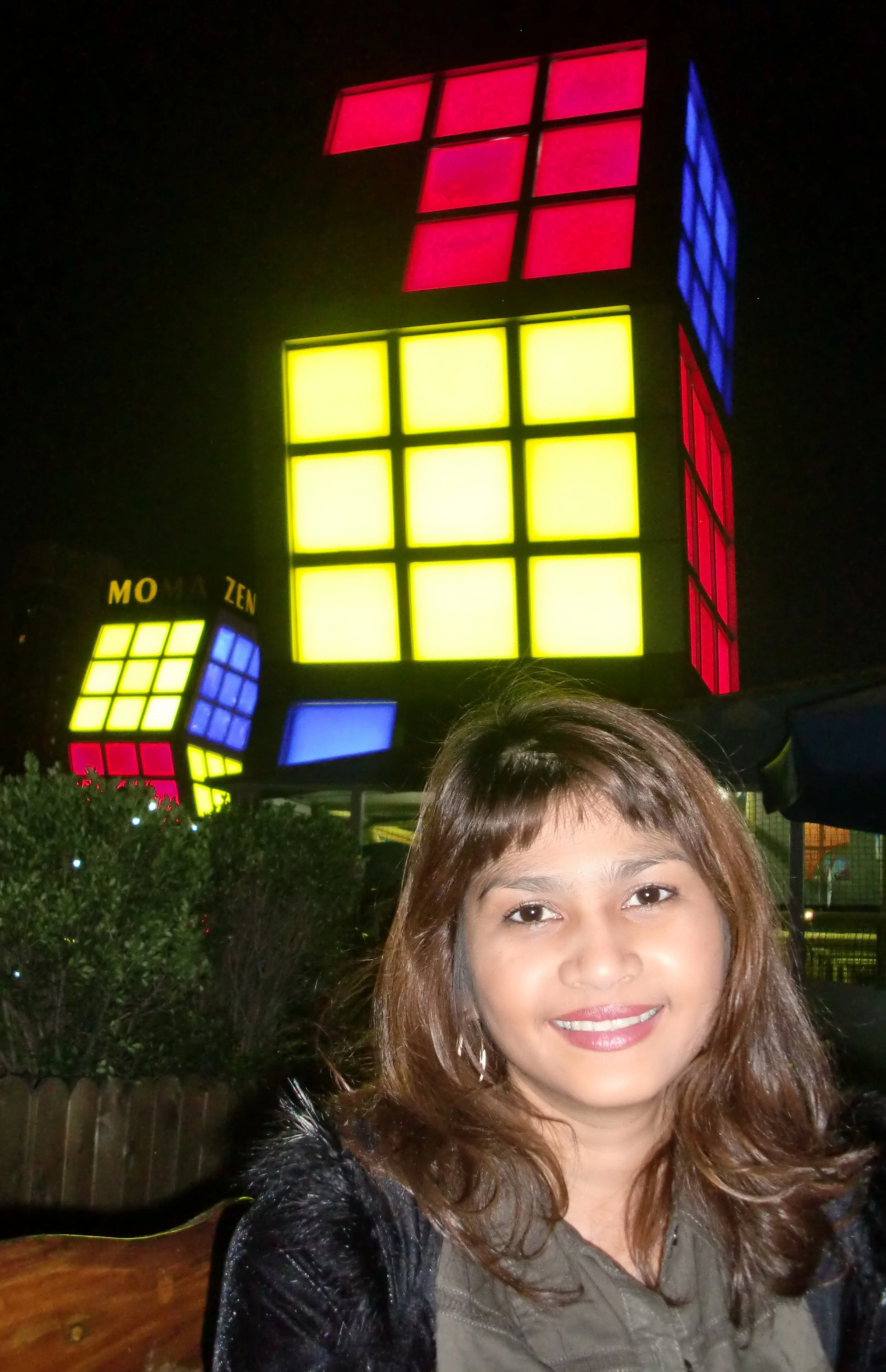 2010-9-29 SHANGHAI - NIGHT OUT AT THE THUMB PLAZA AND KOREAN BBQ (2).JPG