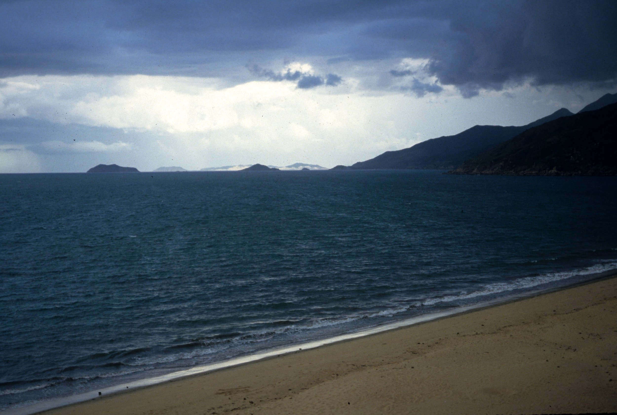 QUON NHOUNG BEACH.jpg