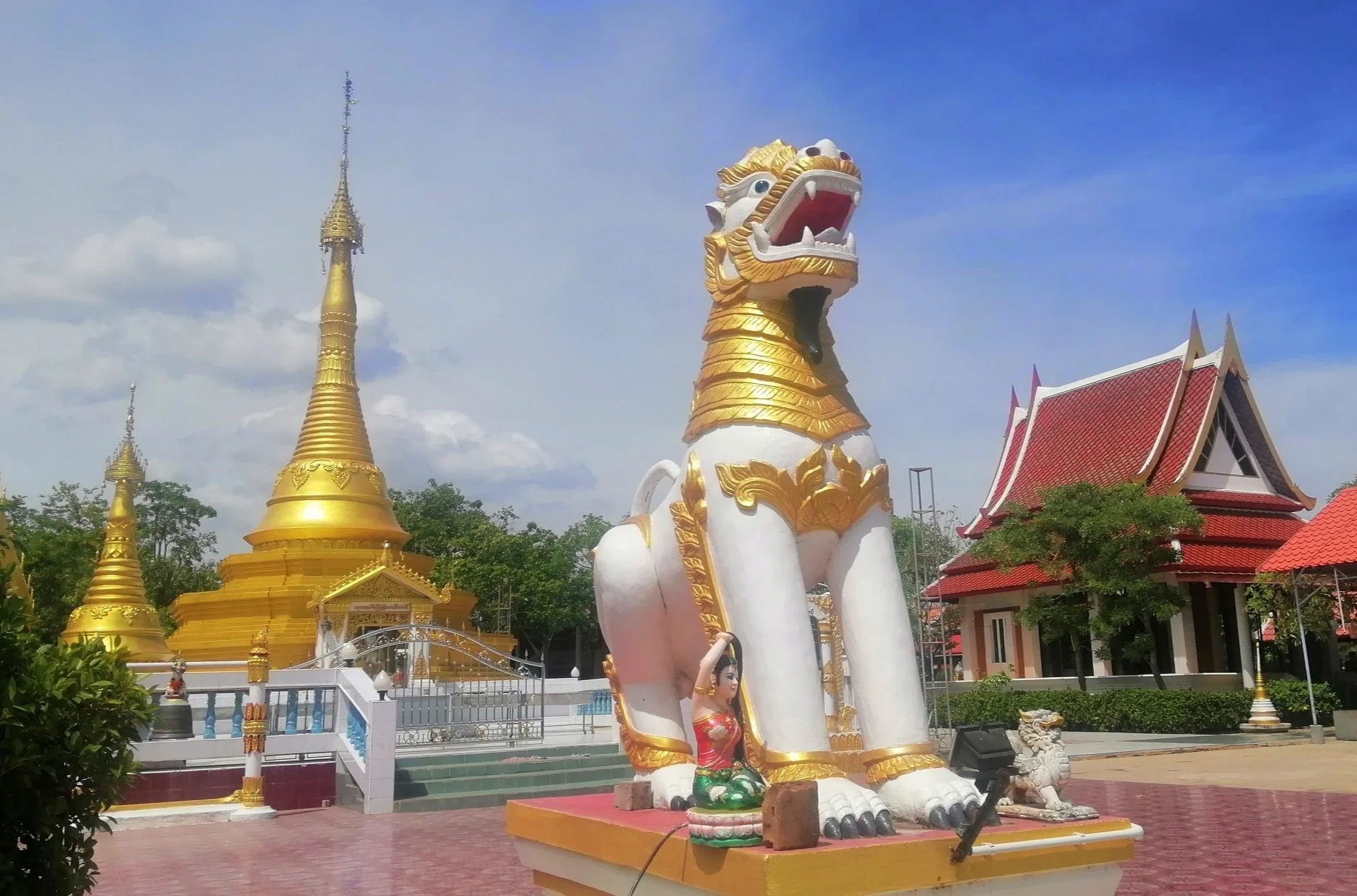 Samut Sakhon Wat Ketmadi Sriwararam