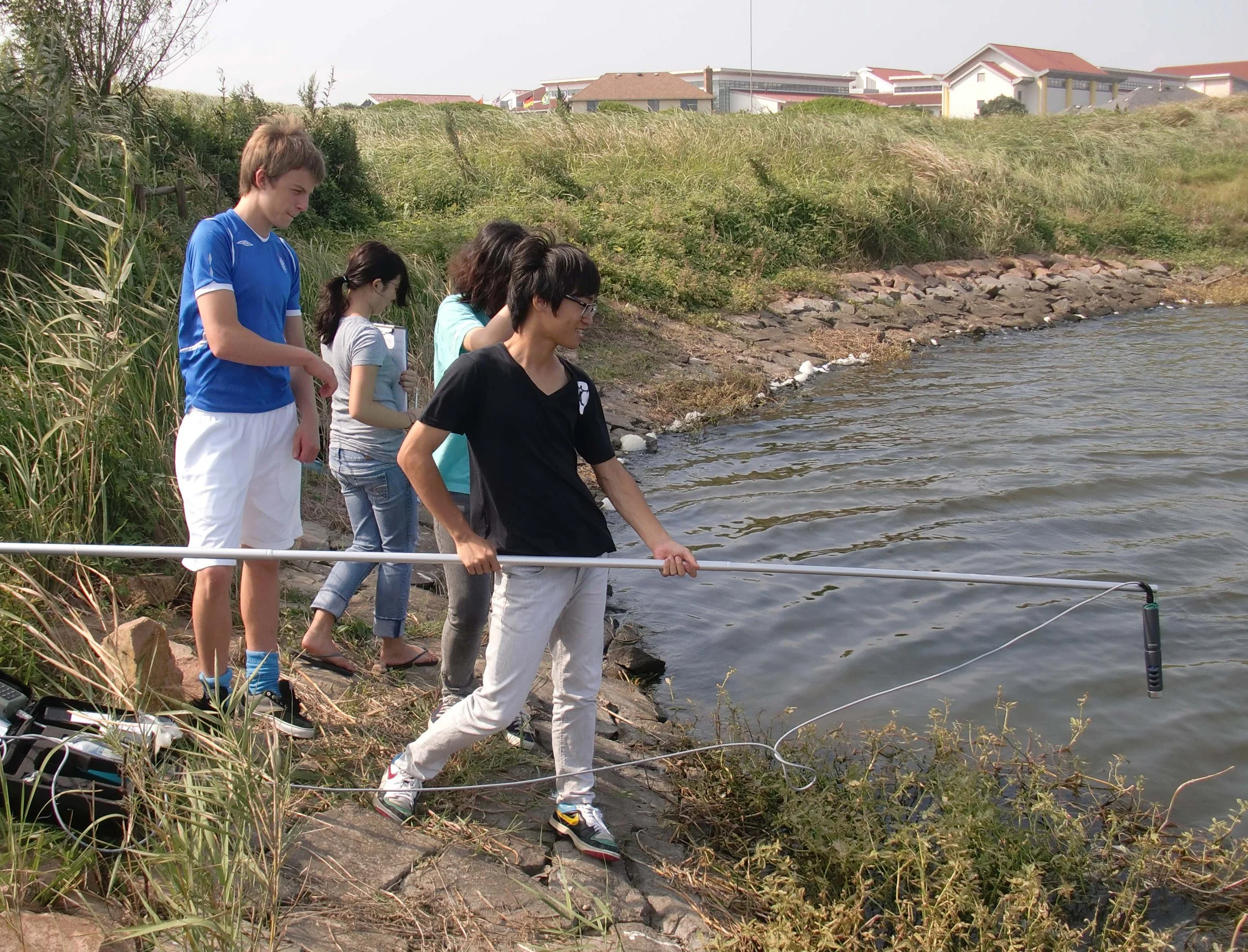 SOIL LAB - SAS APES CLASS FALL 2011 (11).JPG