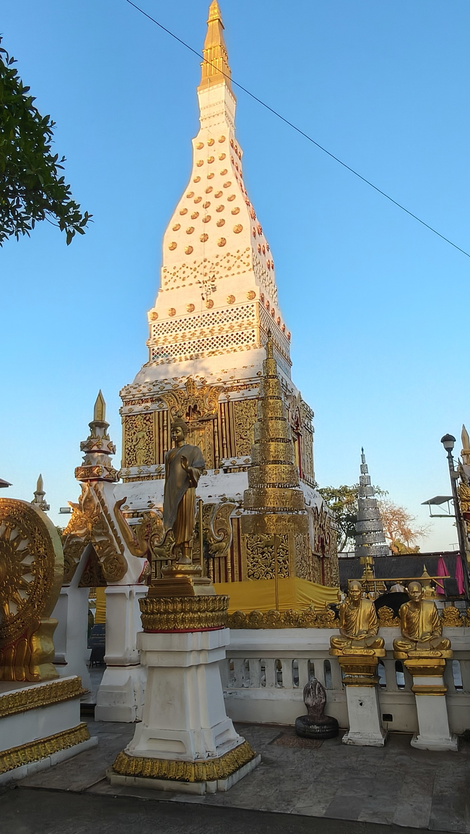Wat Mahathat Phra That Nakhon  - Nakhon Phanom (7).jpg