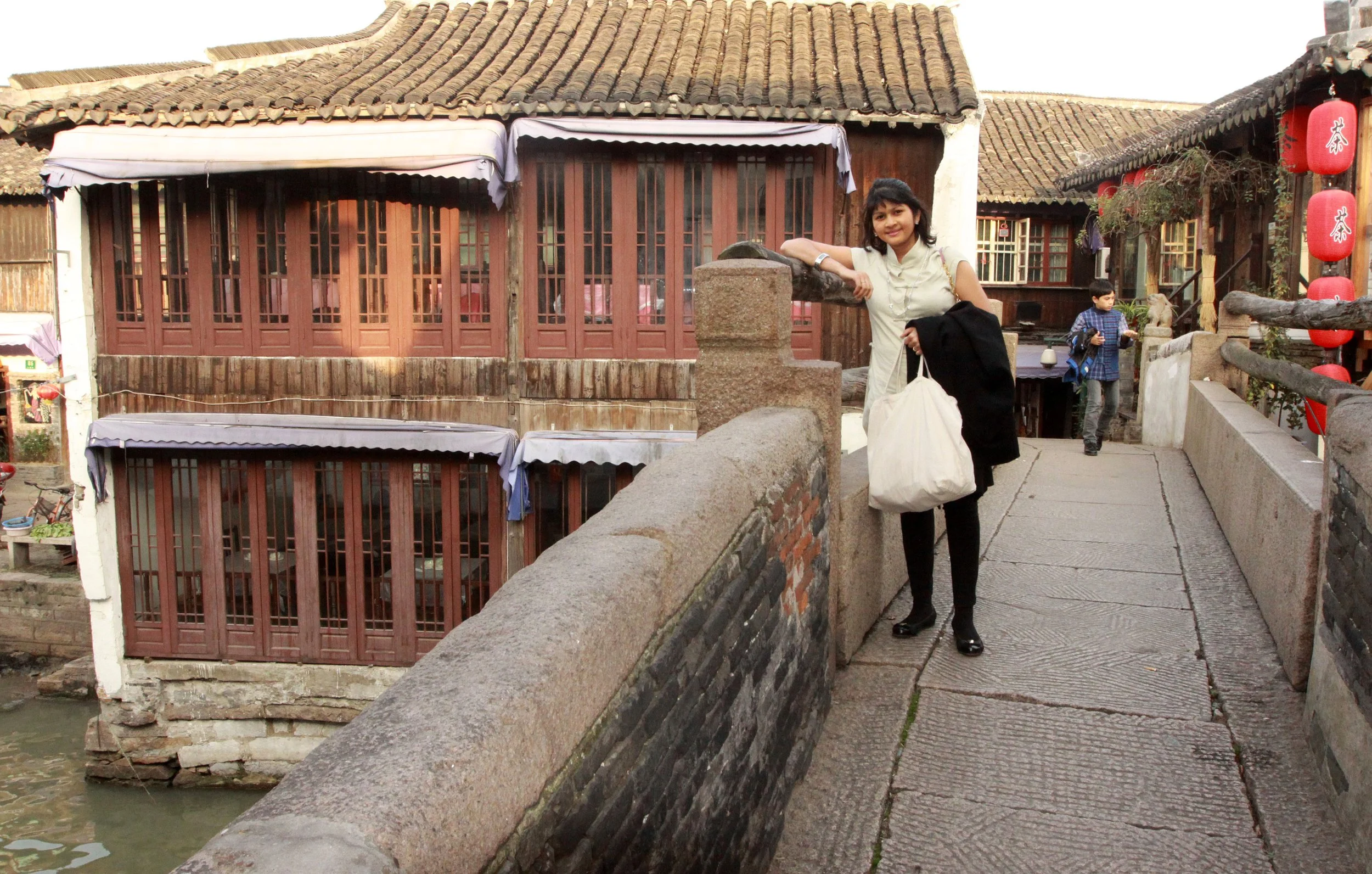 ZHUJIAJIAO WATER TOWN - NOVEMBER 20 2011 (104).JPG