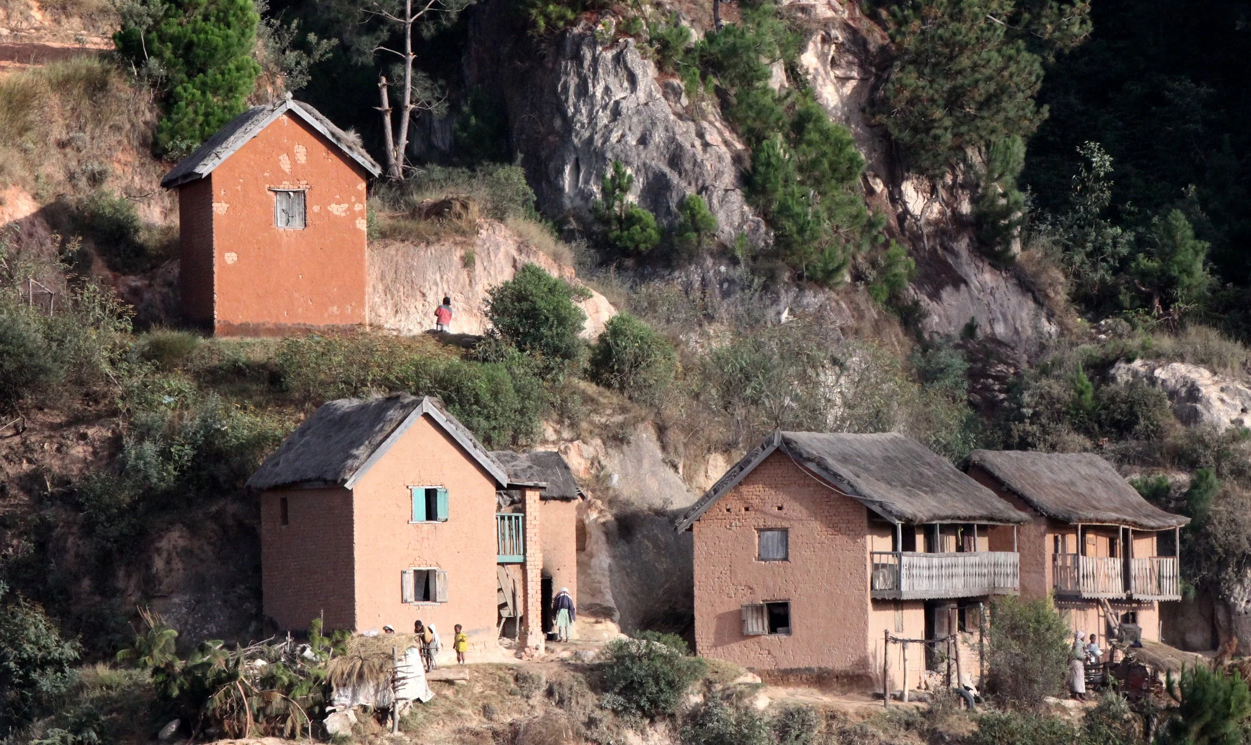 Homes on the Central Highlands on the way to Ranamofana