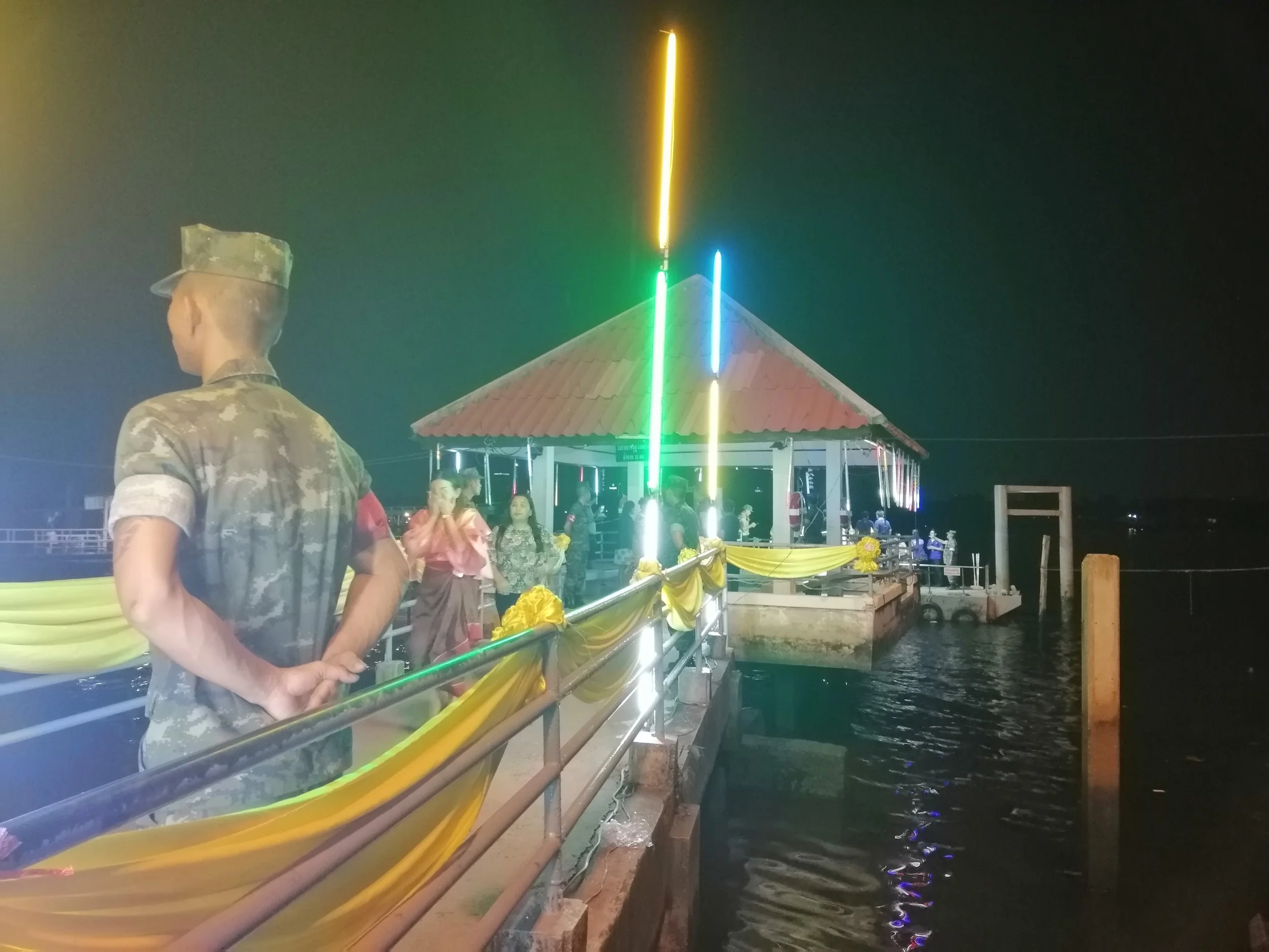 2018 Pics with Gift in Thailand (108).jpg