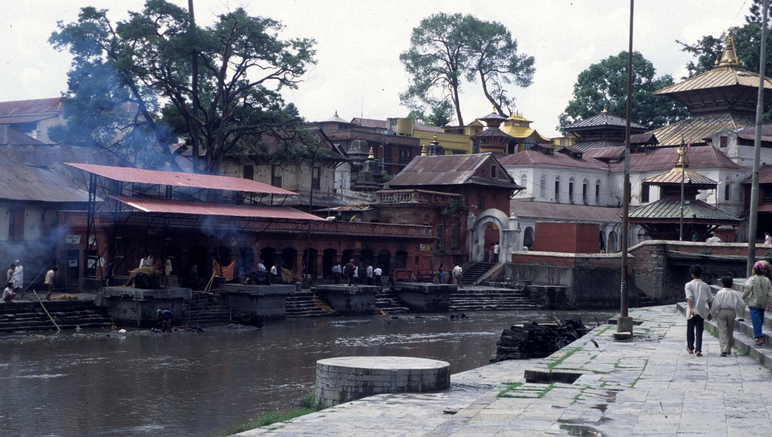NEPAL - KATMANDU - FUNERAL RIVER.jpg