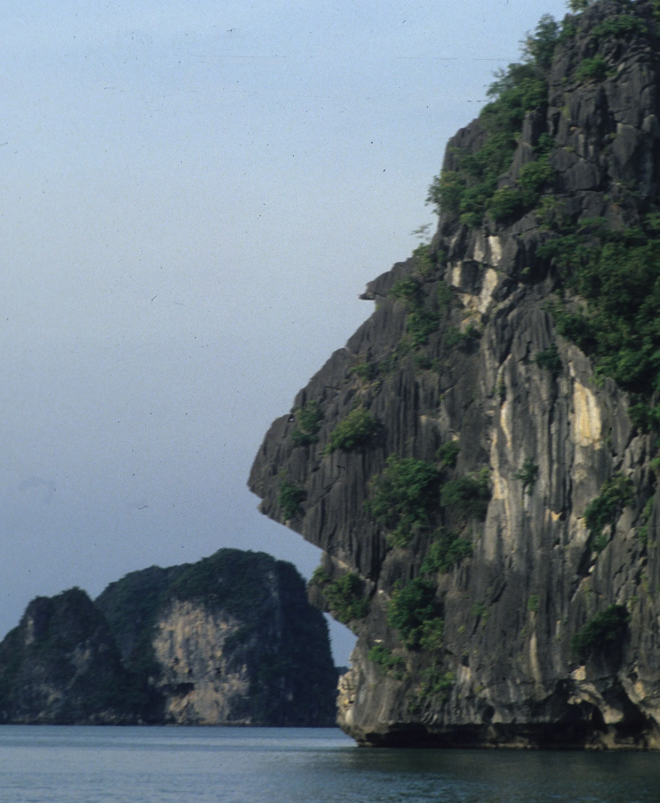 HALONG BAY - SCENE.jpg