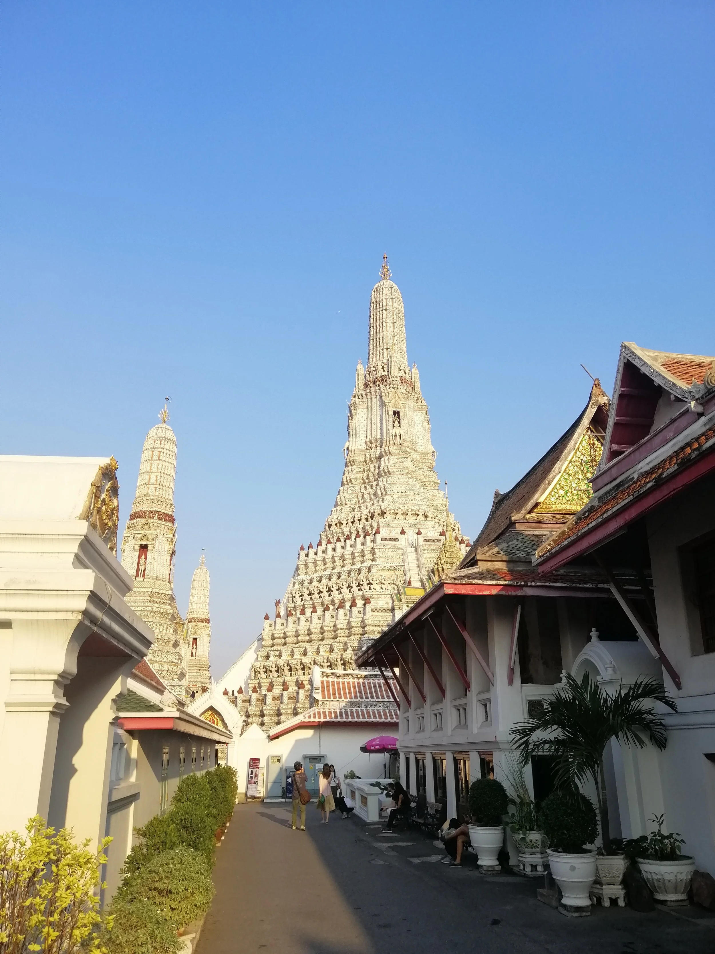 2018 Pics with Gift in Thailand (189).jpg