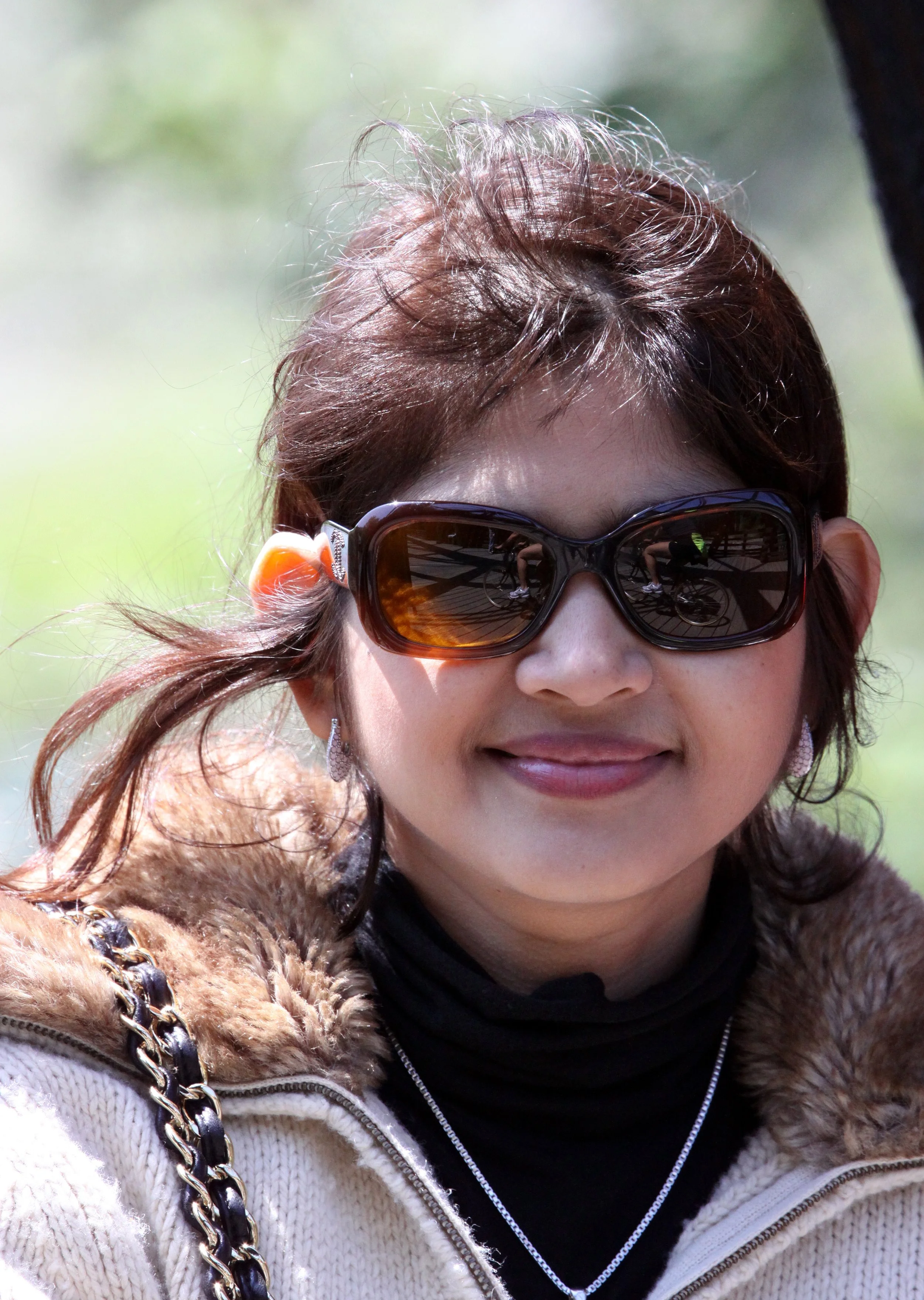 2009-6-13 SOM AND COKIE ON THE RIVER IN SEQUIM WA.JPG
