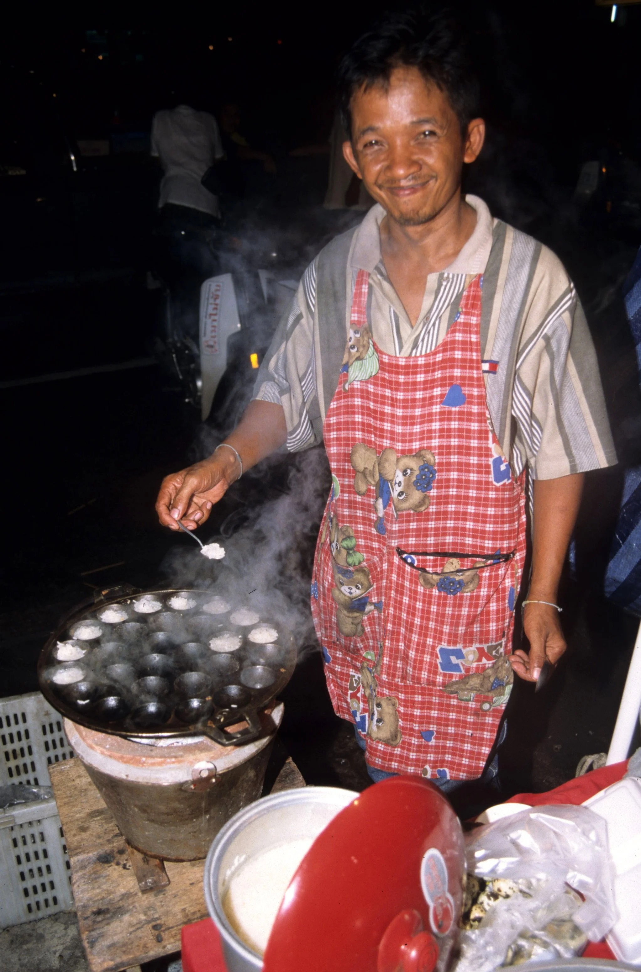 2004 Nakhonsithammarat Markets, Monks and Baby Cokie (68).jpg