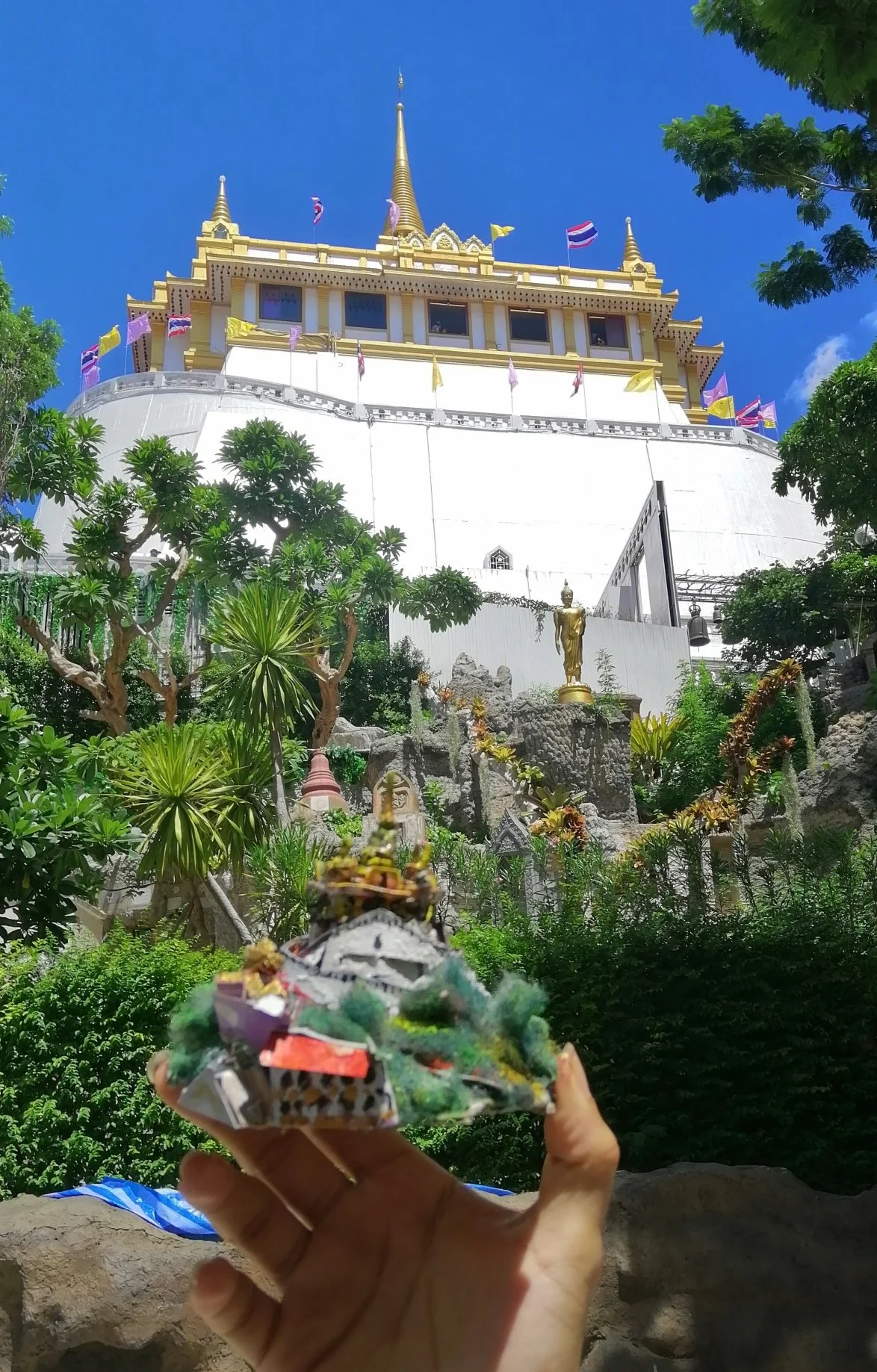 2020 Bagnkok - Wat Sakket visit to see Vulture Statue (108).jpg