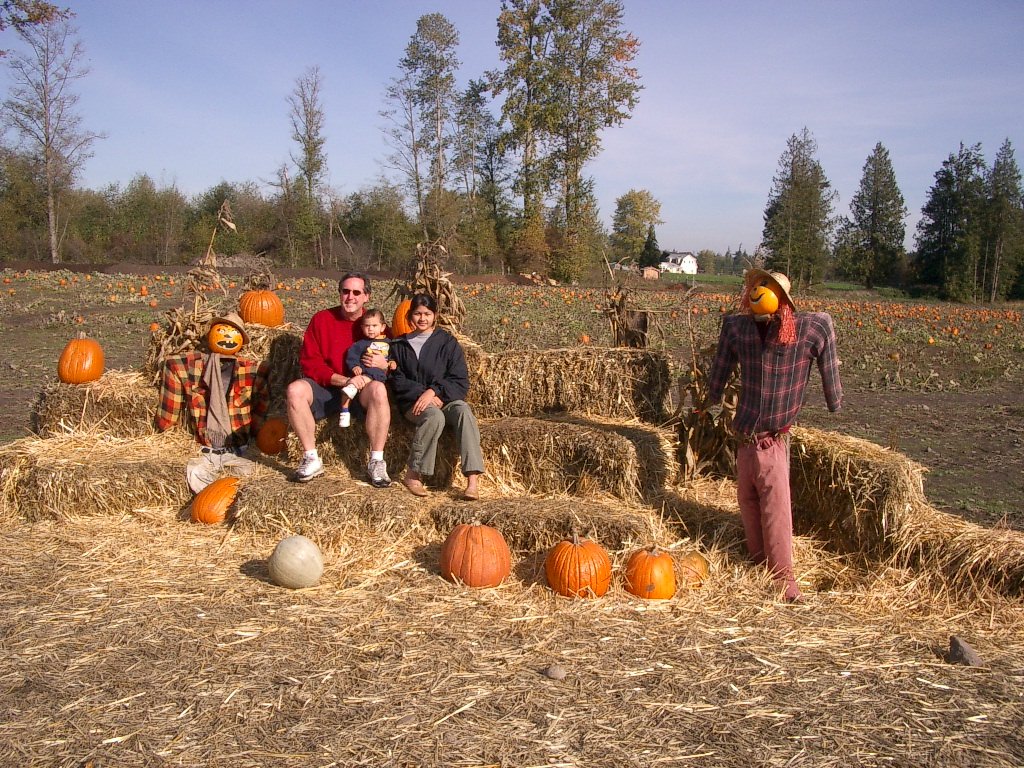 2003-10-26 PUMPKIN PATCH PORT ANGELES (7).JPG