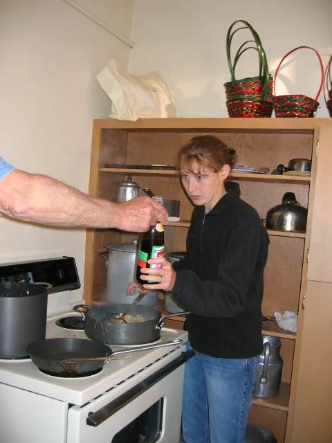 2005-5-24 SOMS COOKING STUDENT IN CLASS.jpg