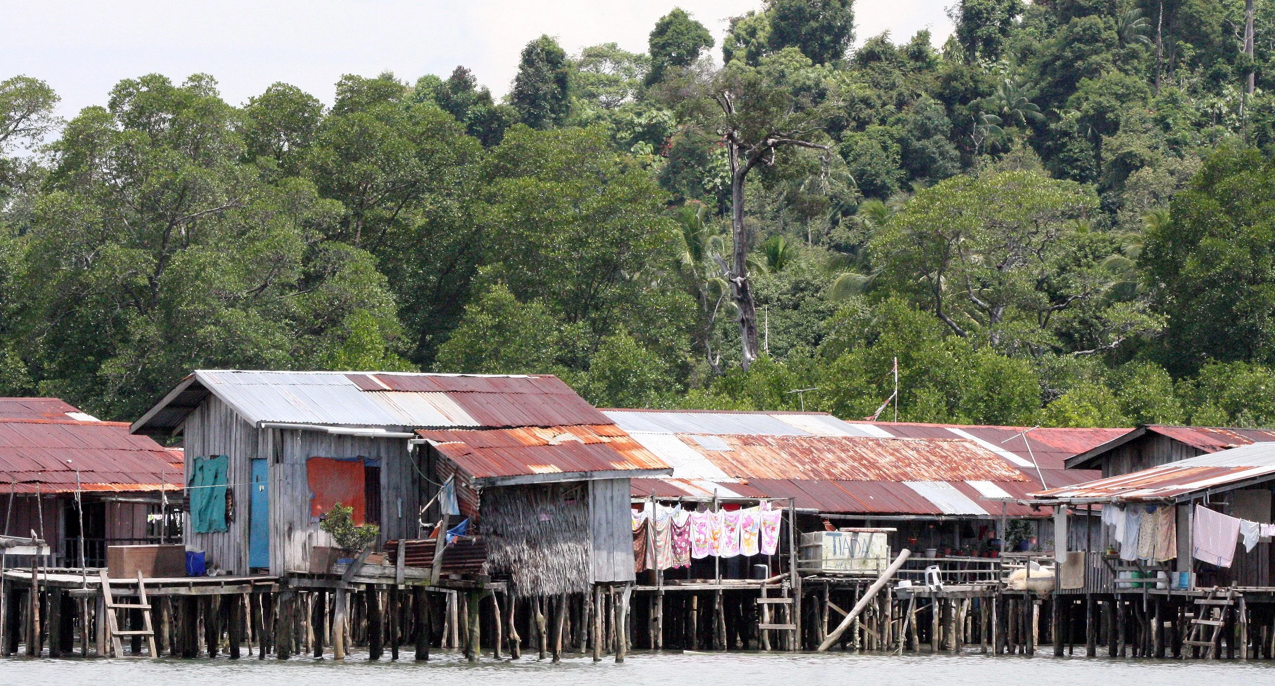 SUKAU - VILLAGE IN BORNEO (4).JPG