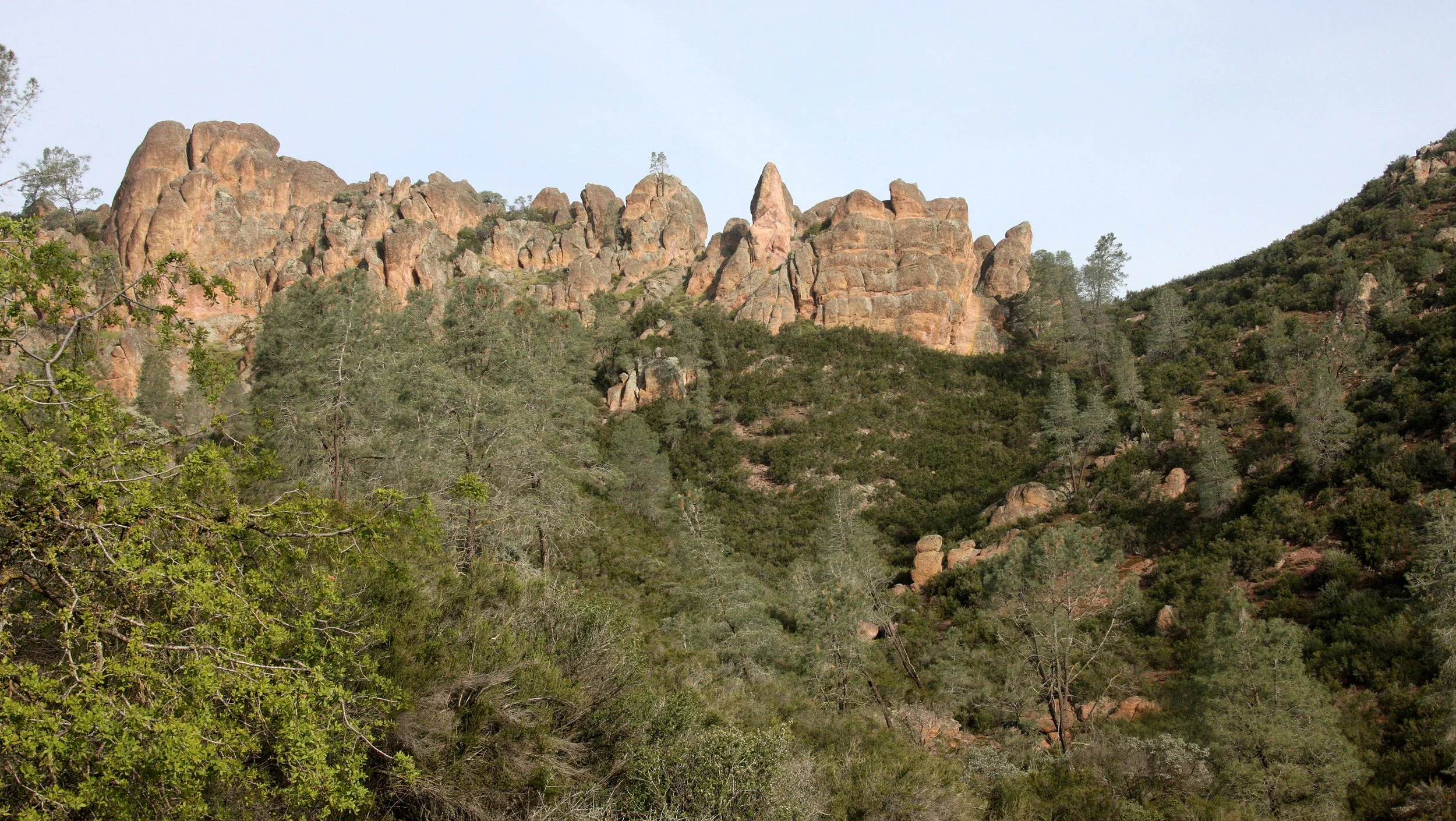 PINNACLES NATIONAL MONUMENT CALIFORNIA - VIEWS OF THE REGION (14).JPG