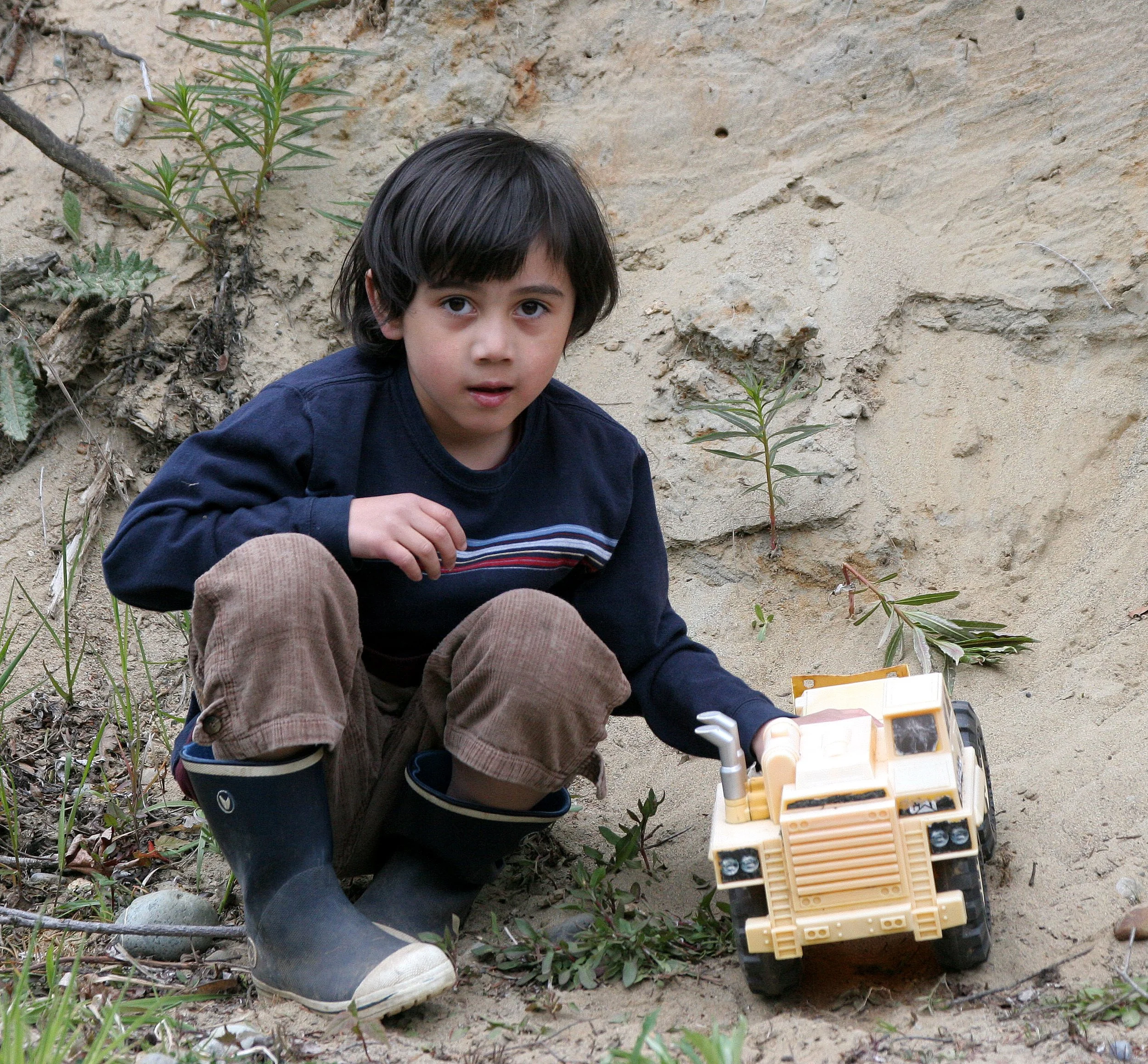 2008-5-8 COKIE IN BACK LOT 10 (2).JPG