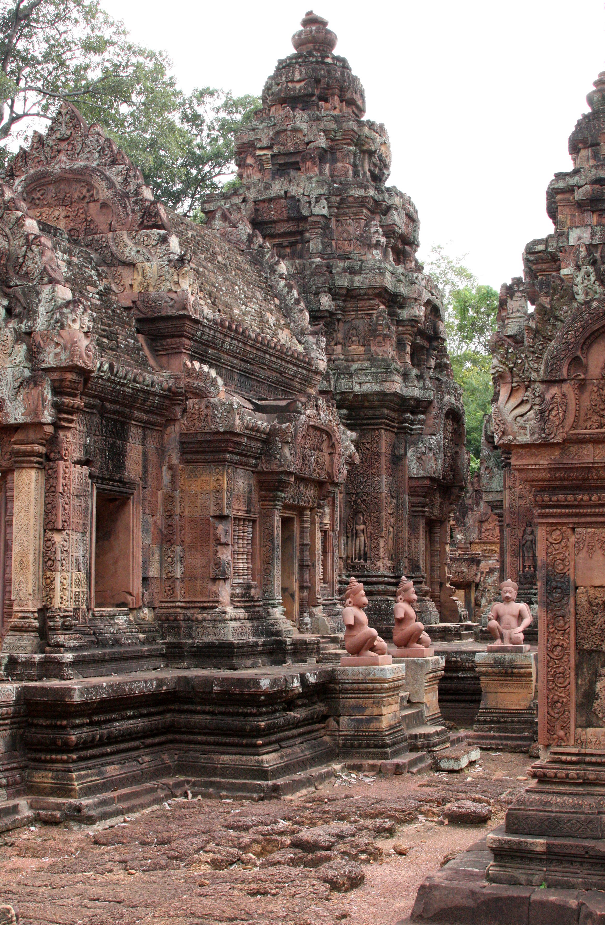 BANTEAY SREI TEMPLE CAMBODIA - JULY 2010 (35).JPG