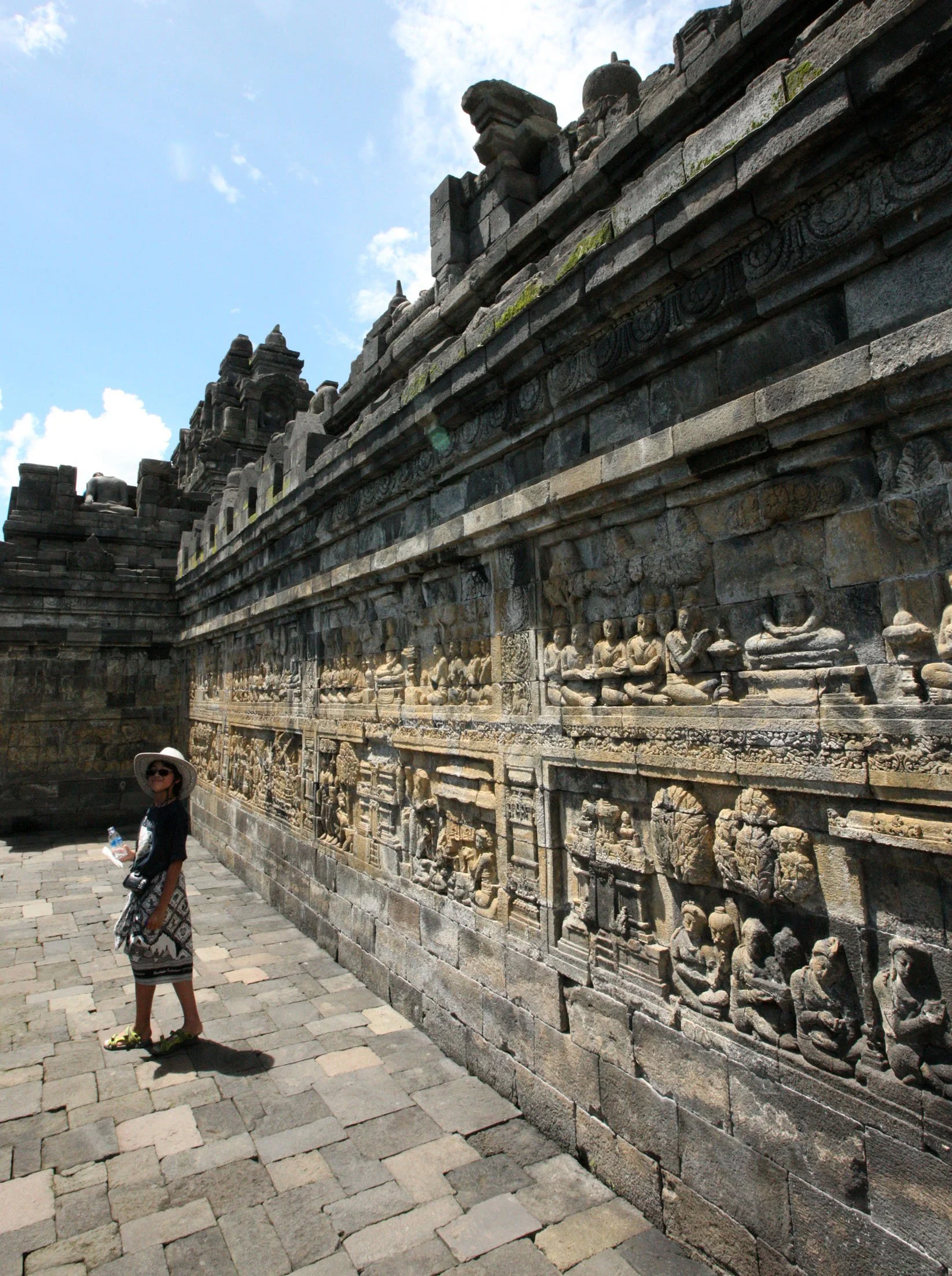 BOROBUDUR RUINS - YOGYAKARTA INDONESIA (20).JPG