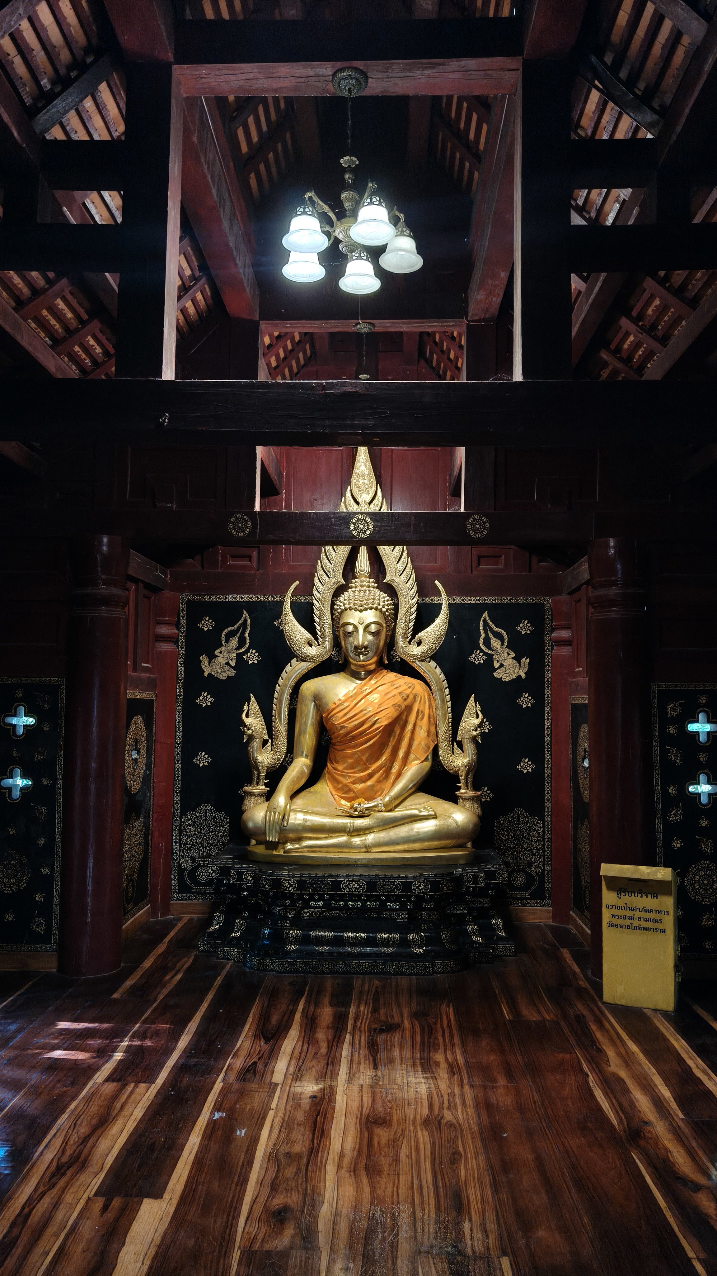 Wat Analayothipyaram (Luang Pu Phaibun) Phayao Thailand (17).jpg