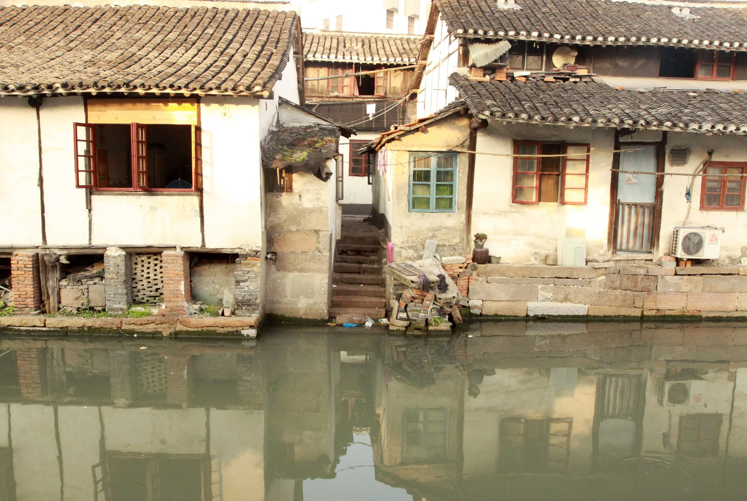 ZHUJIAJIAO WATER TOWN - NOVEMBER 20 2011 (137).JPG
