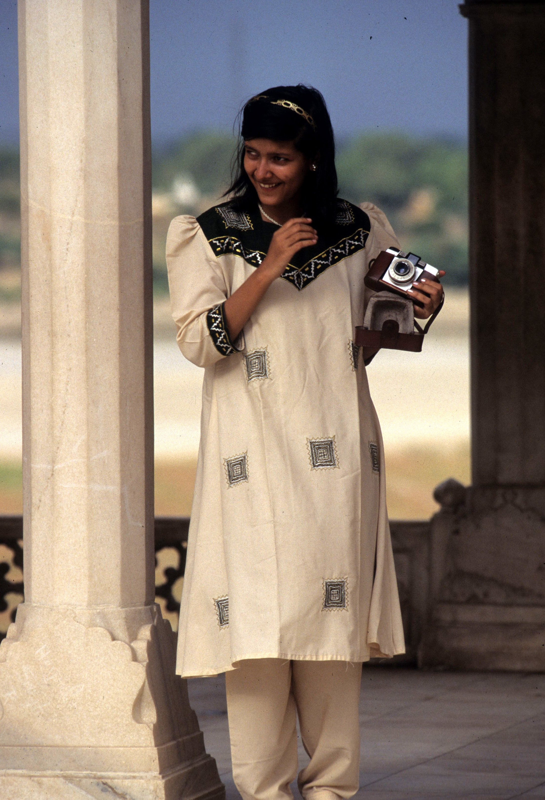 INDIA - AGRA - LADY IN TEMPLE.jpg
