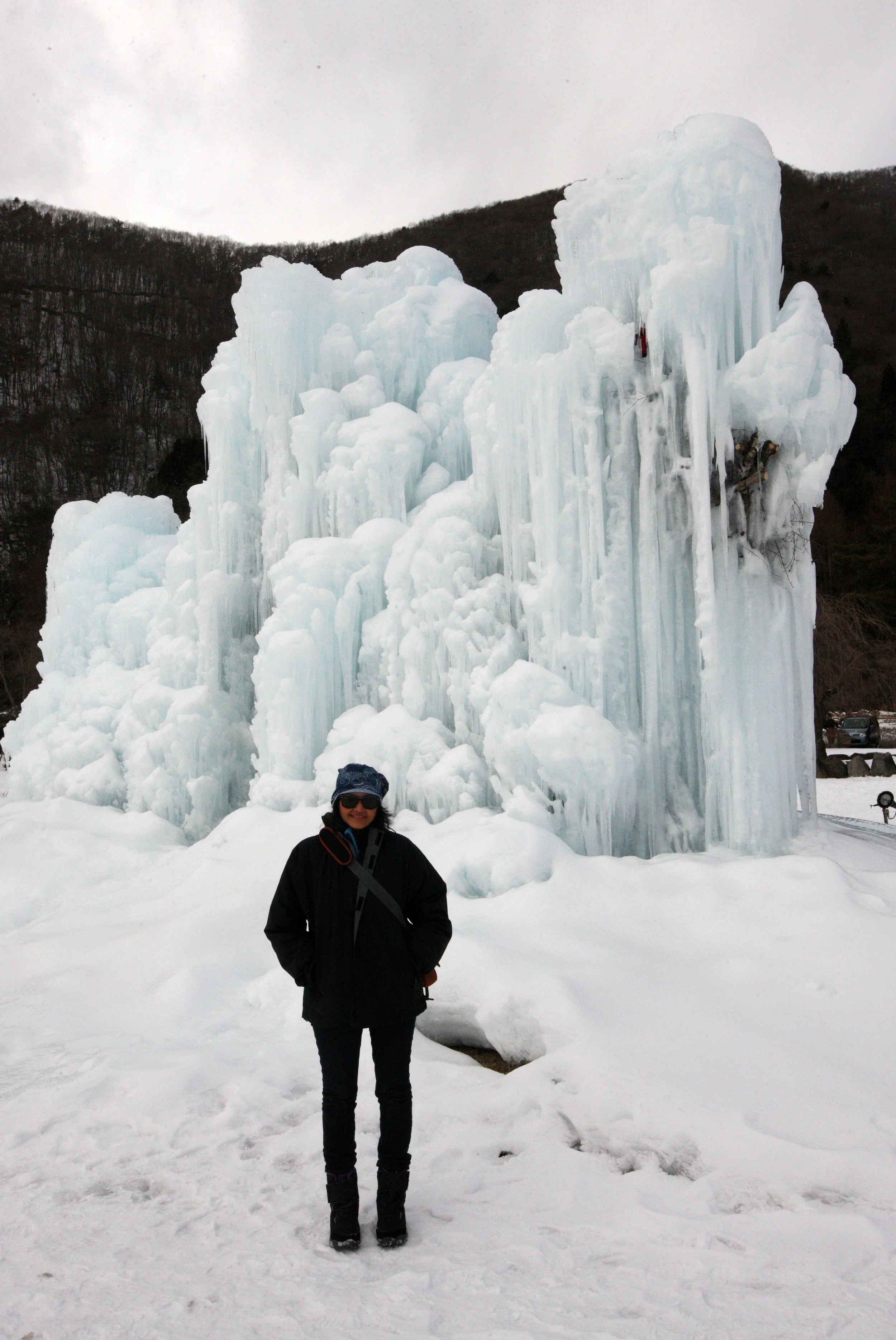 MOUNT FUJI - ICE SCULPTURES NEAR FUJIGOKO (2).JPG