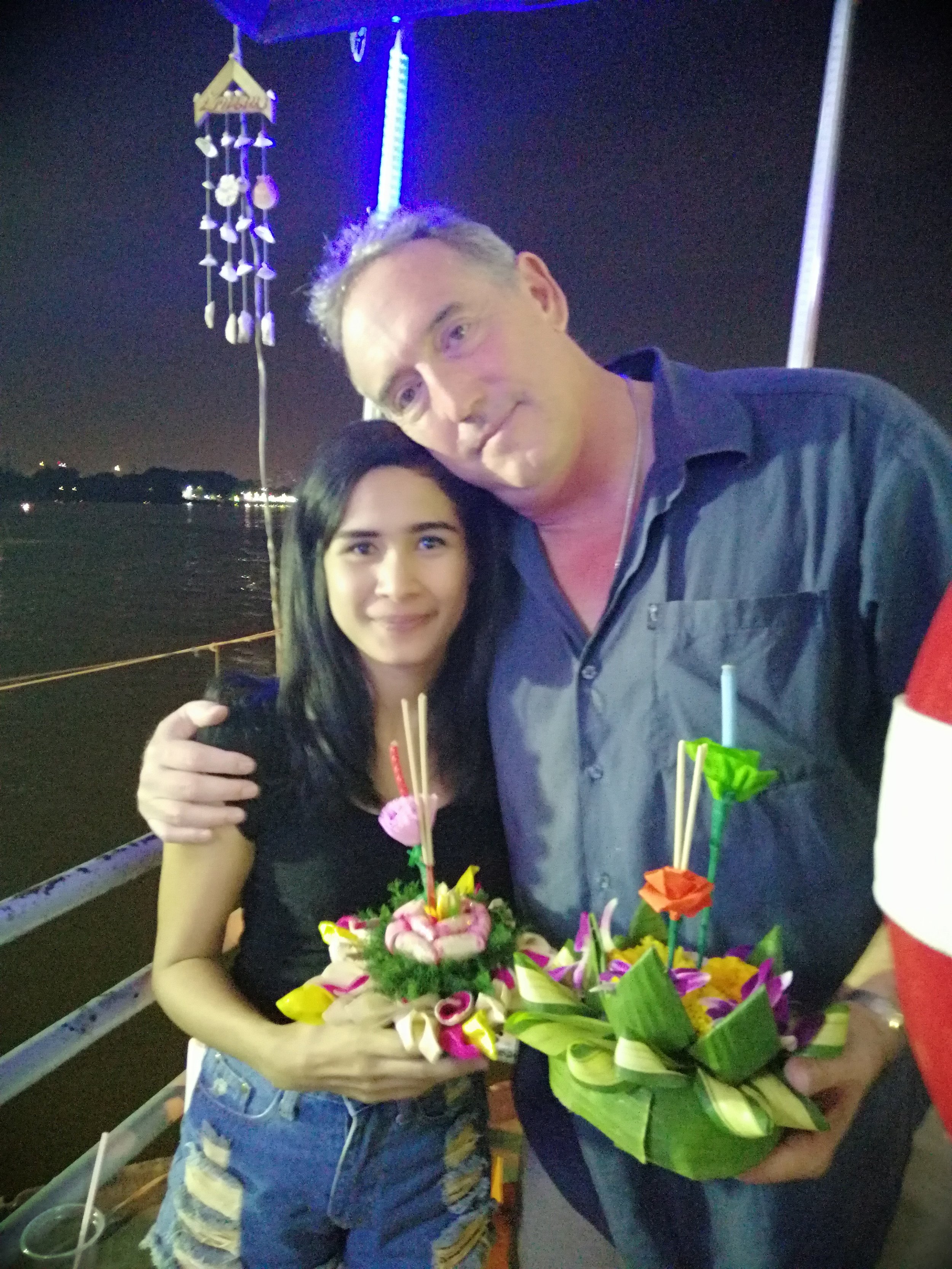 2018 Pics with Gift in Thailand (107).jpg