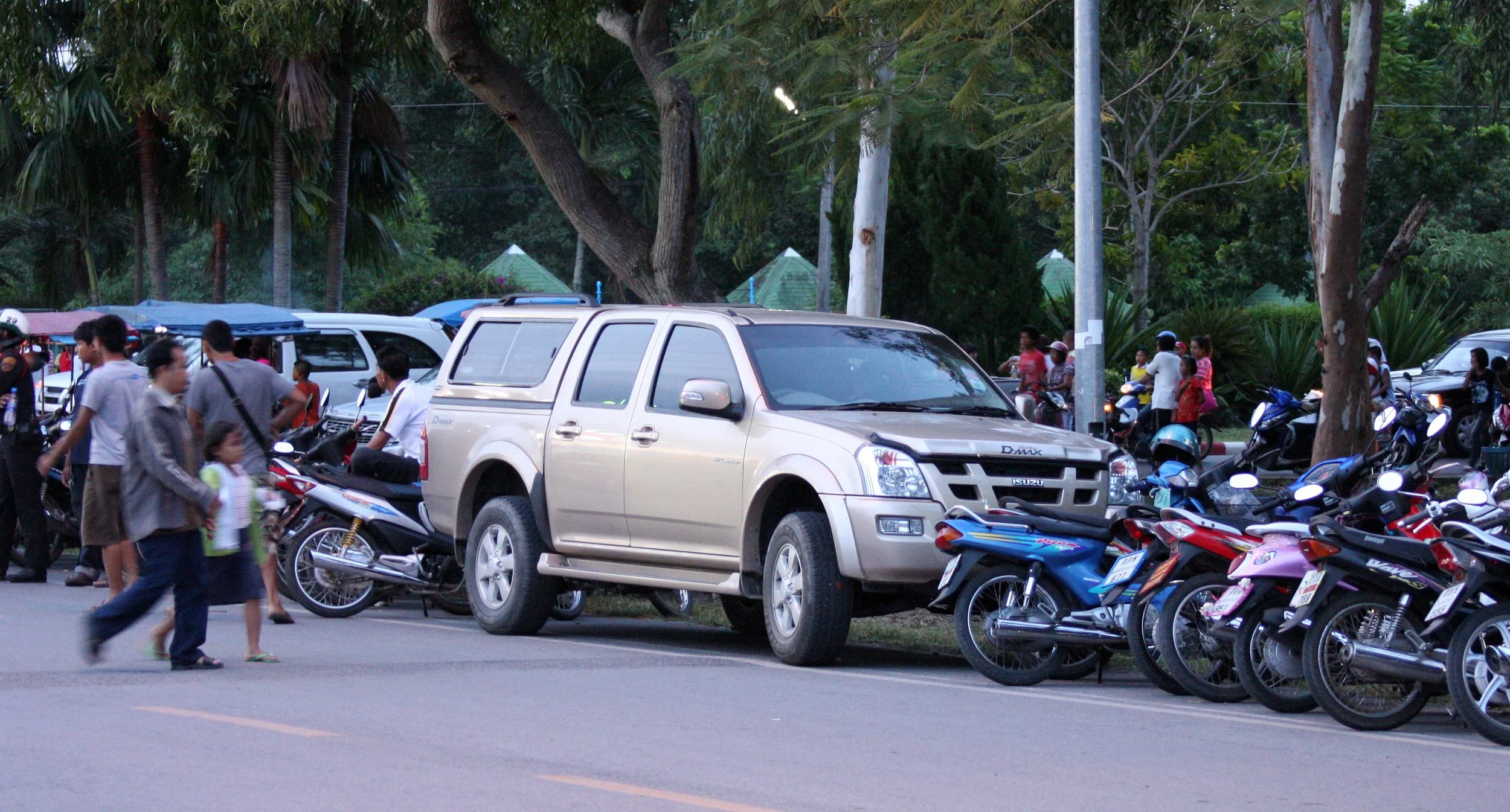 2010-7-18 CARRABAO CONCERT IN NAKHONSITHAMMARAT (15).JPG