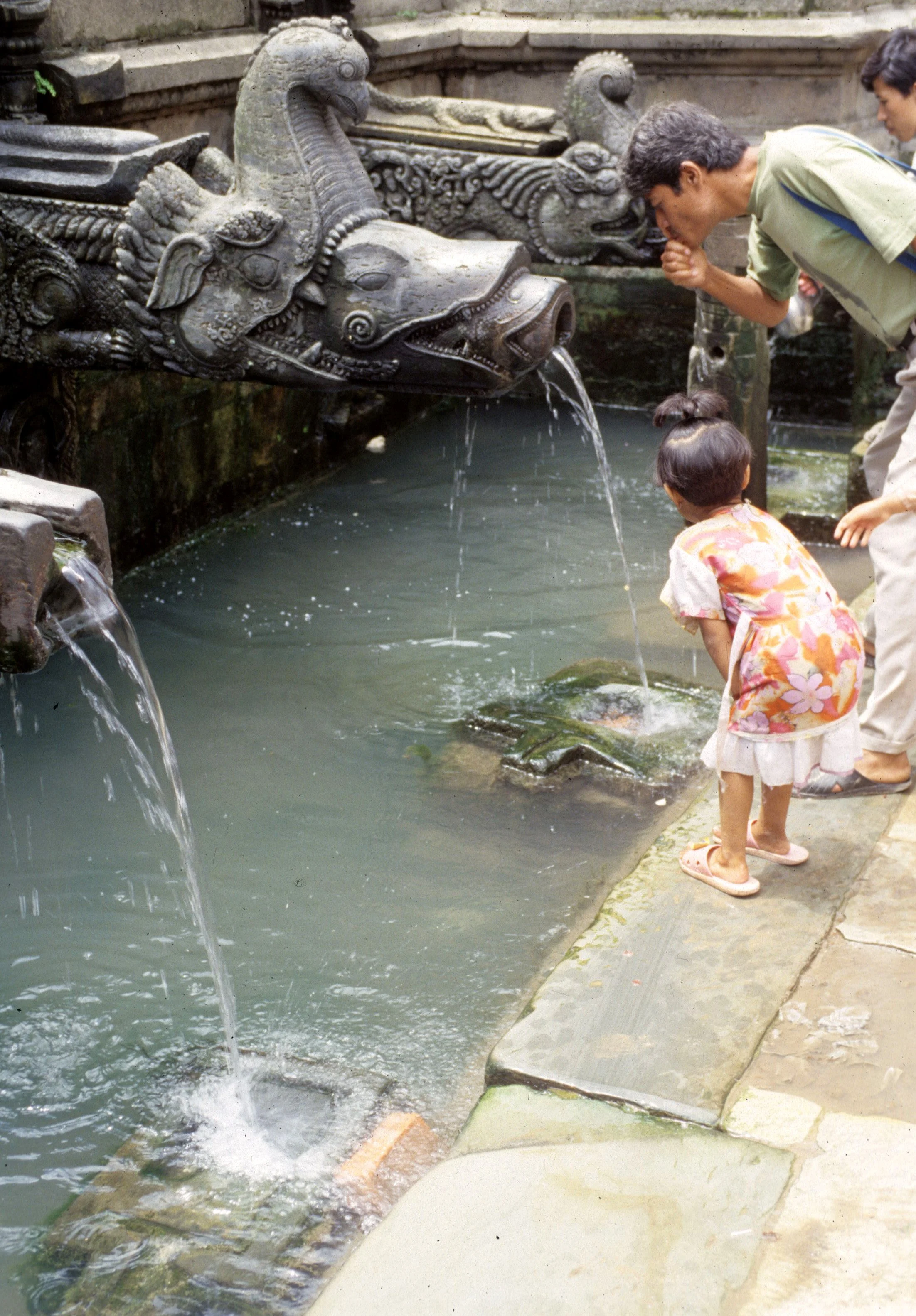 NEPAL - KATMANDU - PUBLIC WATER FOUNTAIN.jpg