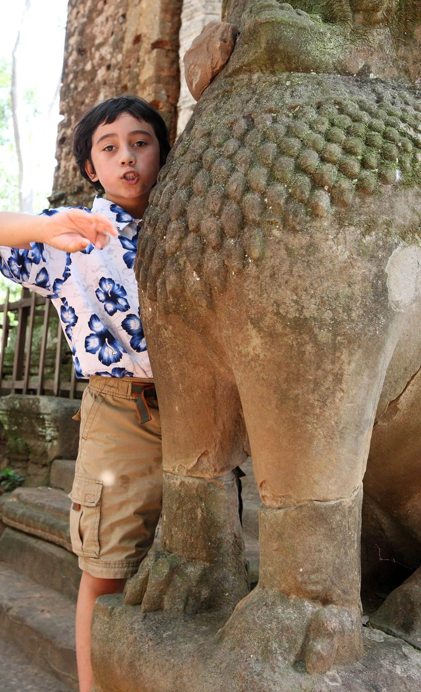 KOH KER TEMPLE - CAMBODIA - JULY 2010 (12).JPG