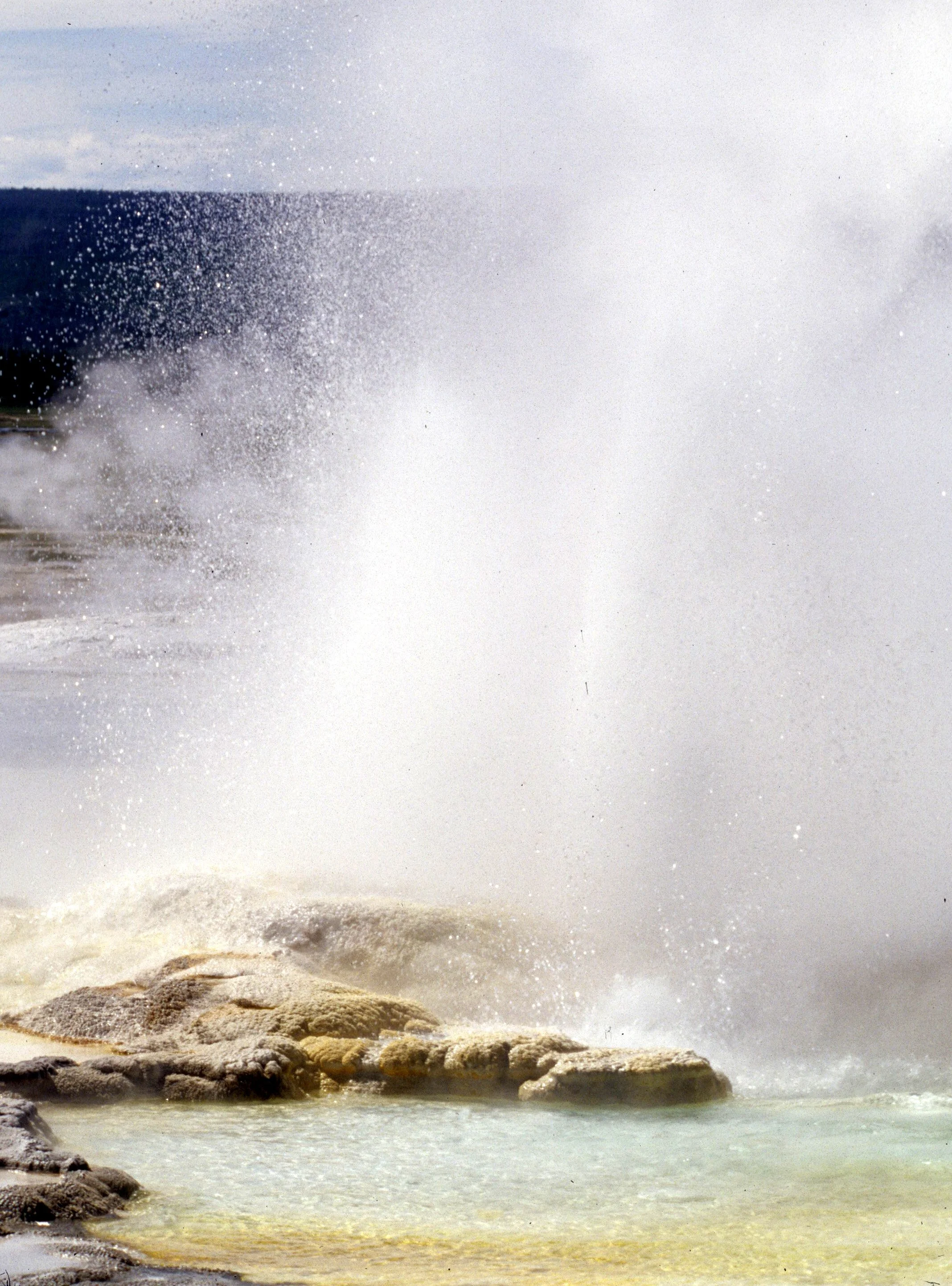 YELLOWSTONE - GEYSER VALLEY G.jpg