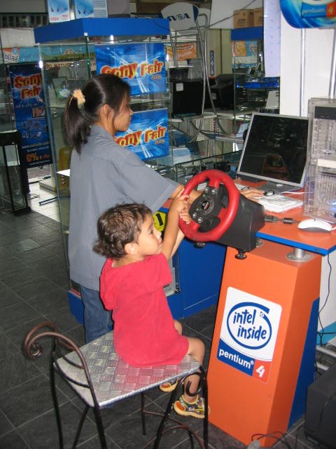 2005 Nakhonsithammarat with Family (14).jpg