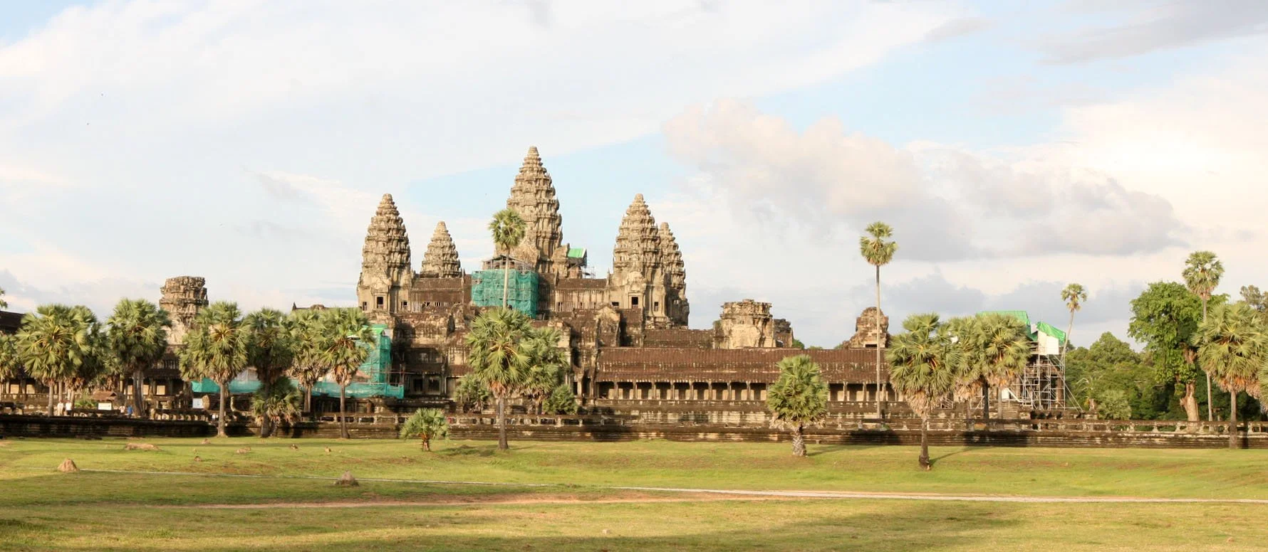 ANGKOR WAT TEMPLE - CAMBODIA - JULY 2010 (9).JPG