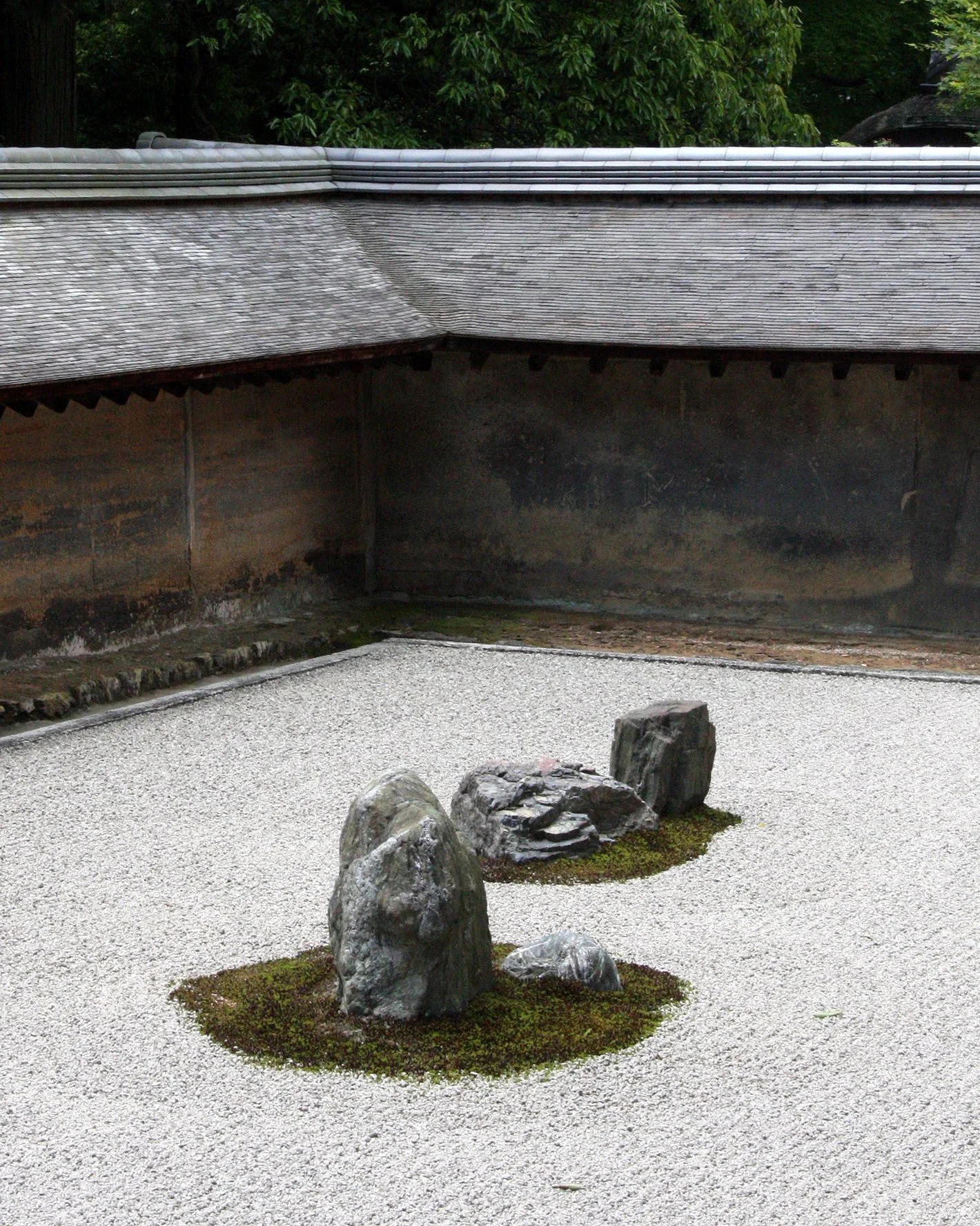 KYOTO - MAY 2009 - RYOANJI ROCK GARDEN (25).JPG