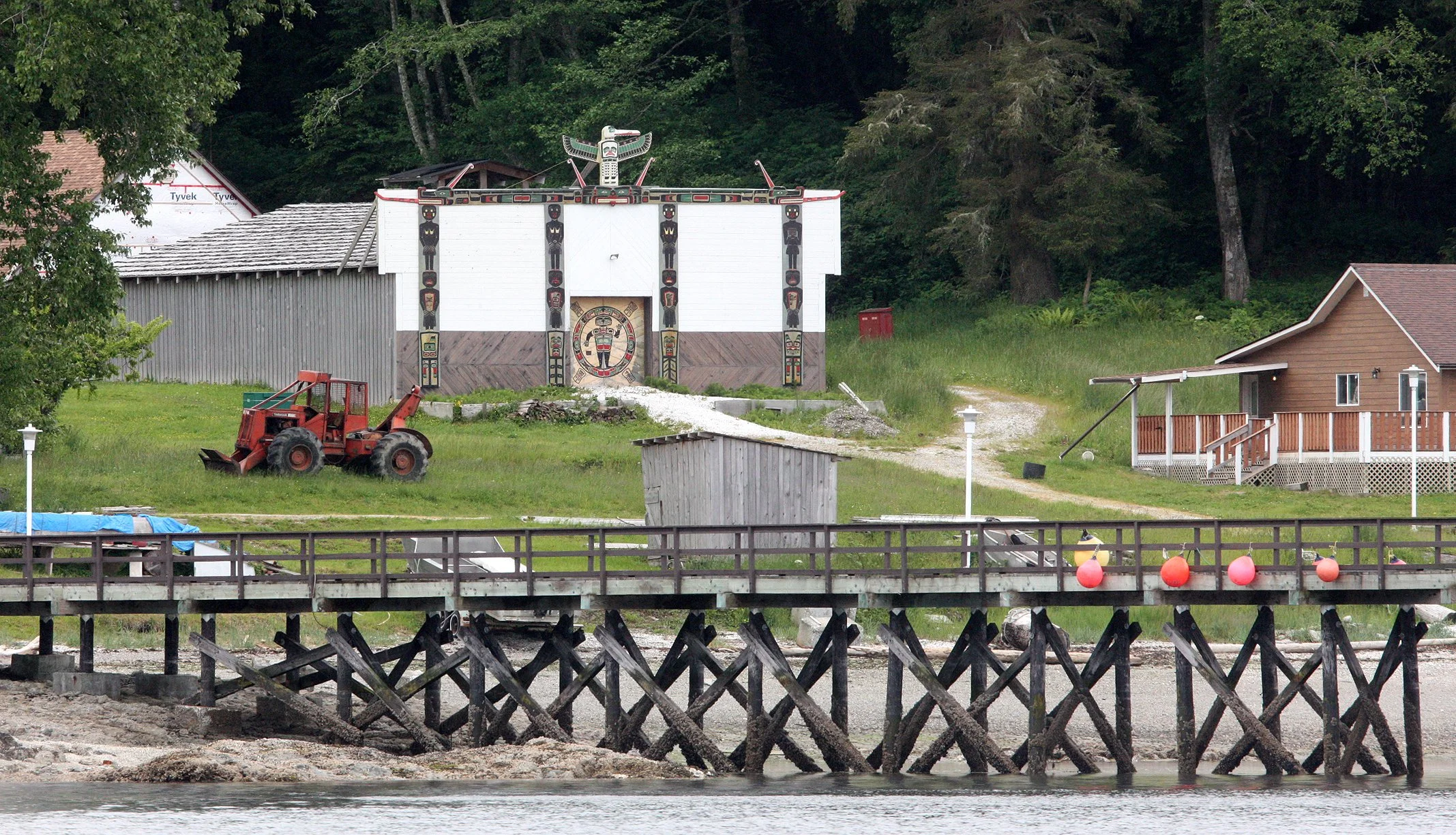 KNIGHT'S INLET BRITISH COLUMBIA - NATIVE AMERICAN VILLAGE (2).JPG