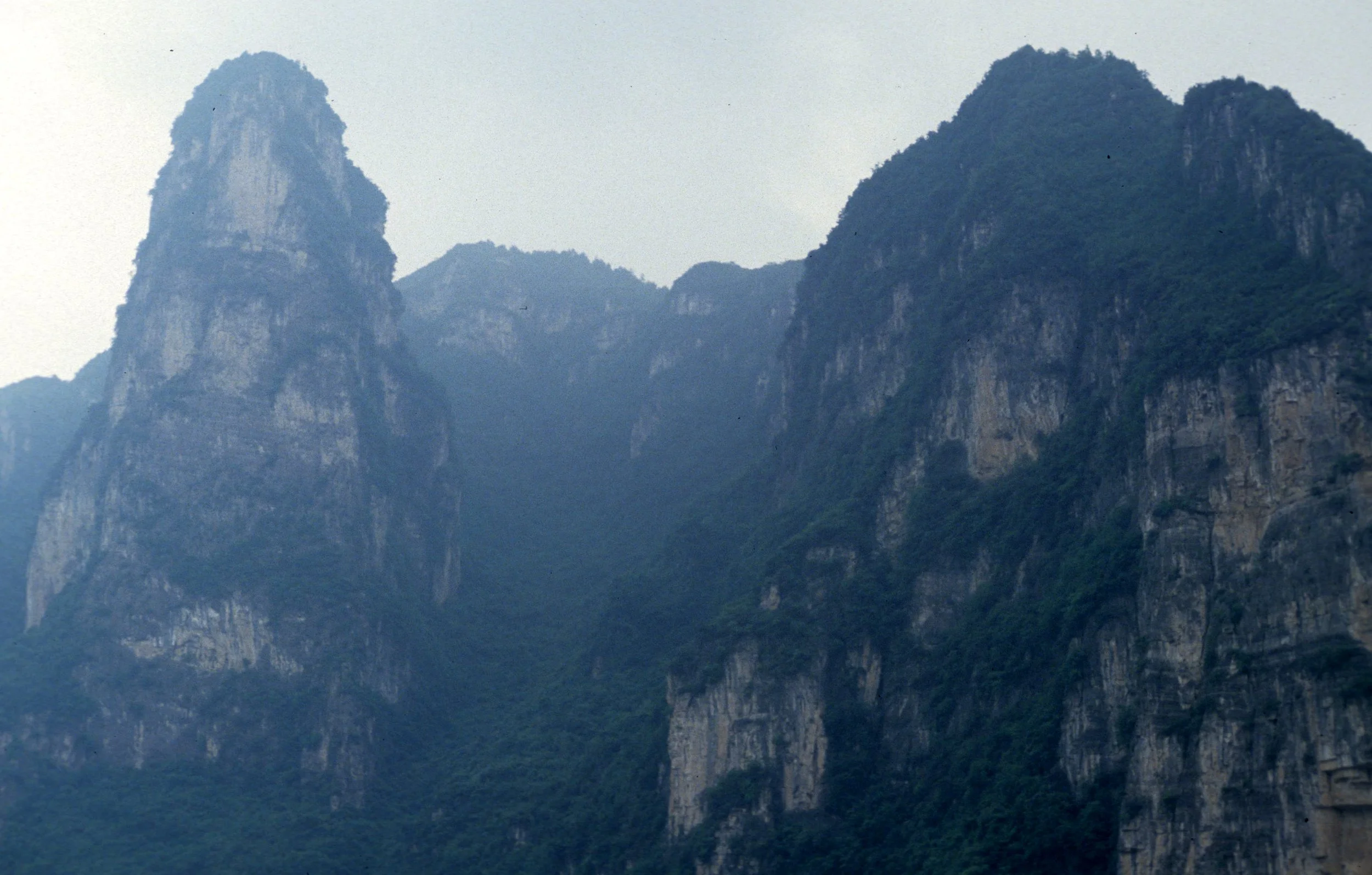YANGTZE - THREE GORGES CRUISE SCENERY (9).jpg
