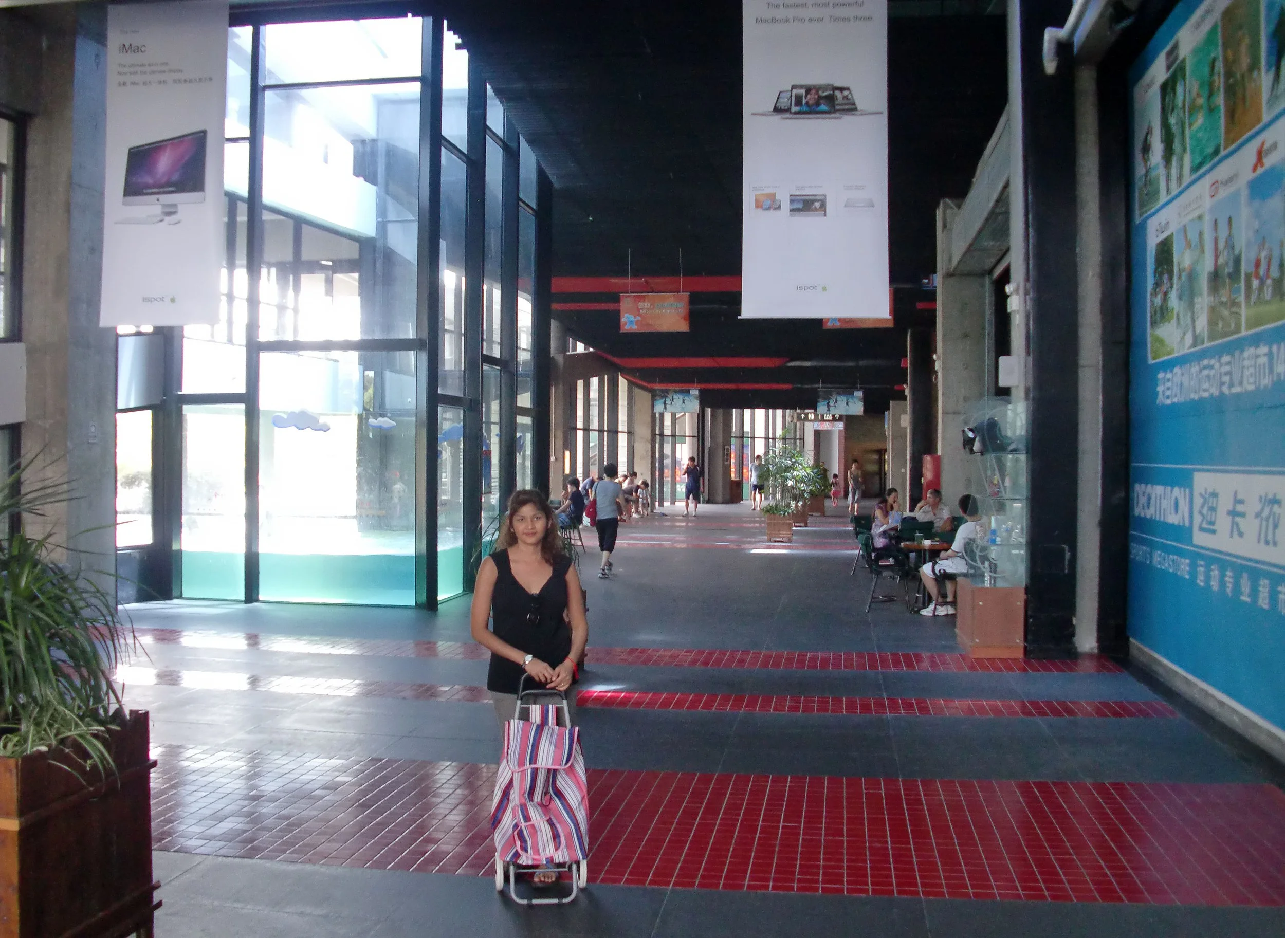 SHANGHAI - OUR NEIGHBORHOOD IN PUDONG (4).JPG