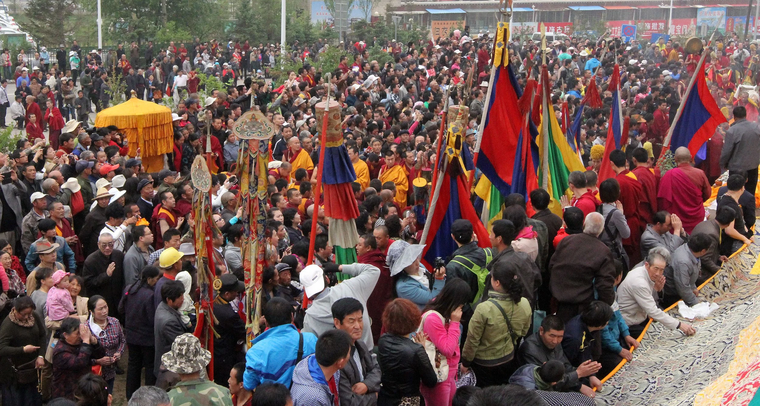 KUMBUM MONASTERY - QINGHAI - SUNNING BUDDHA FESTIVAL 2013 (233).JPG