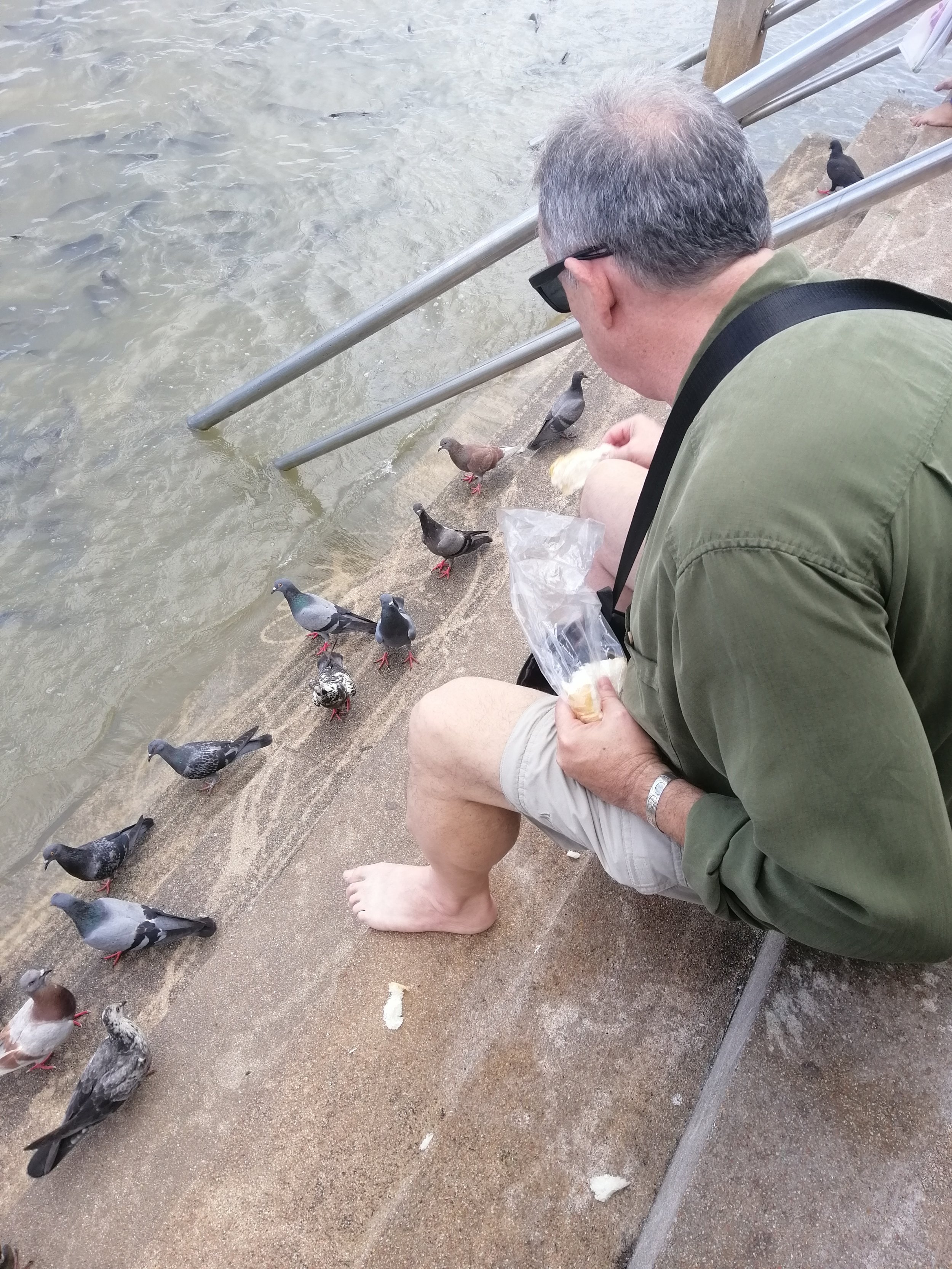 2018 Pics with Gift in Thailand (370).jpg