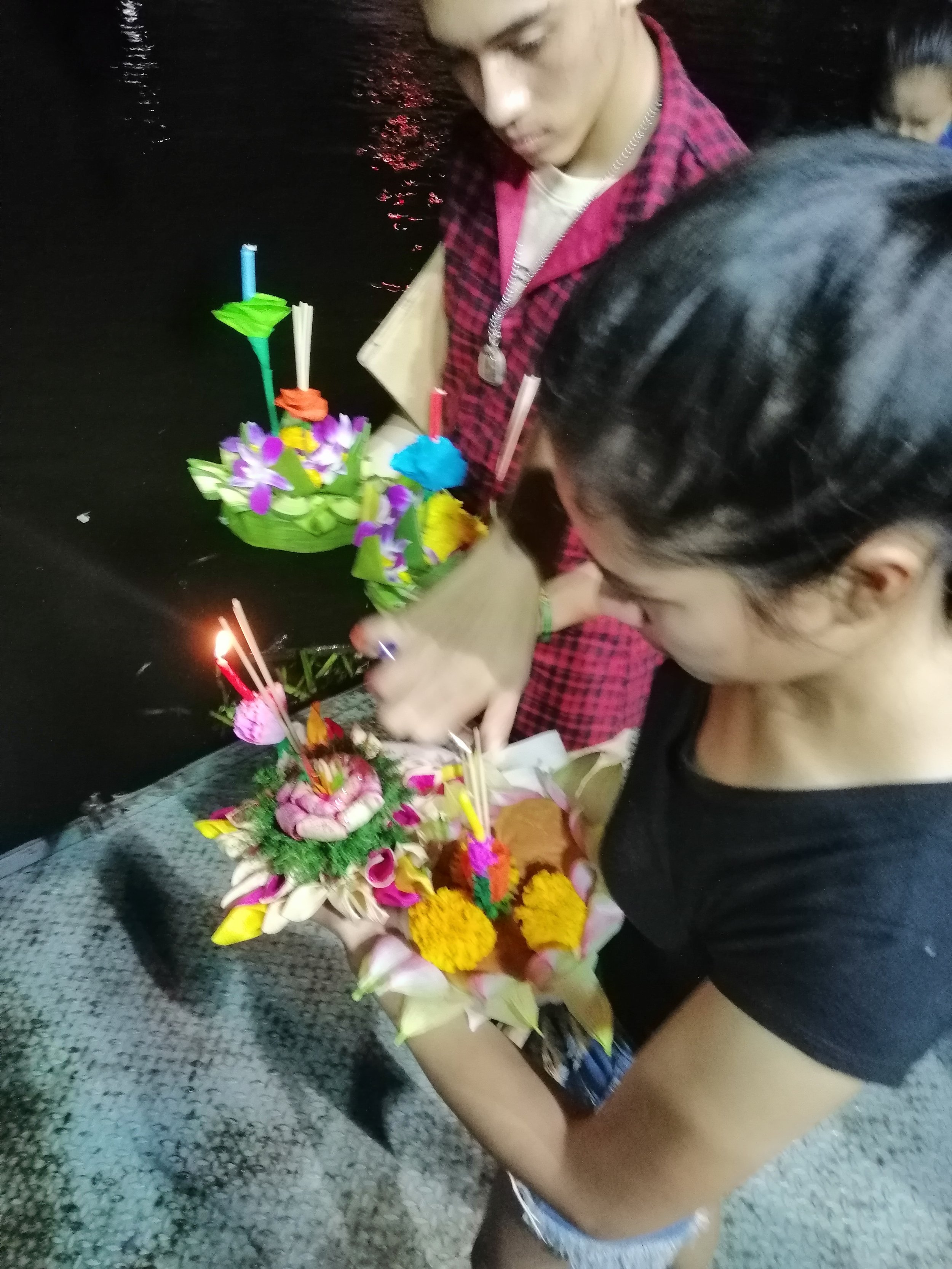 2018 Pics with Gift in Thailand (111).jpg