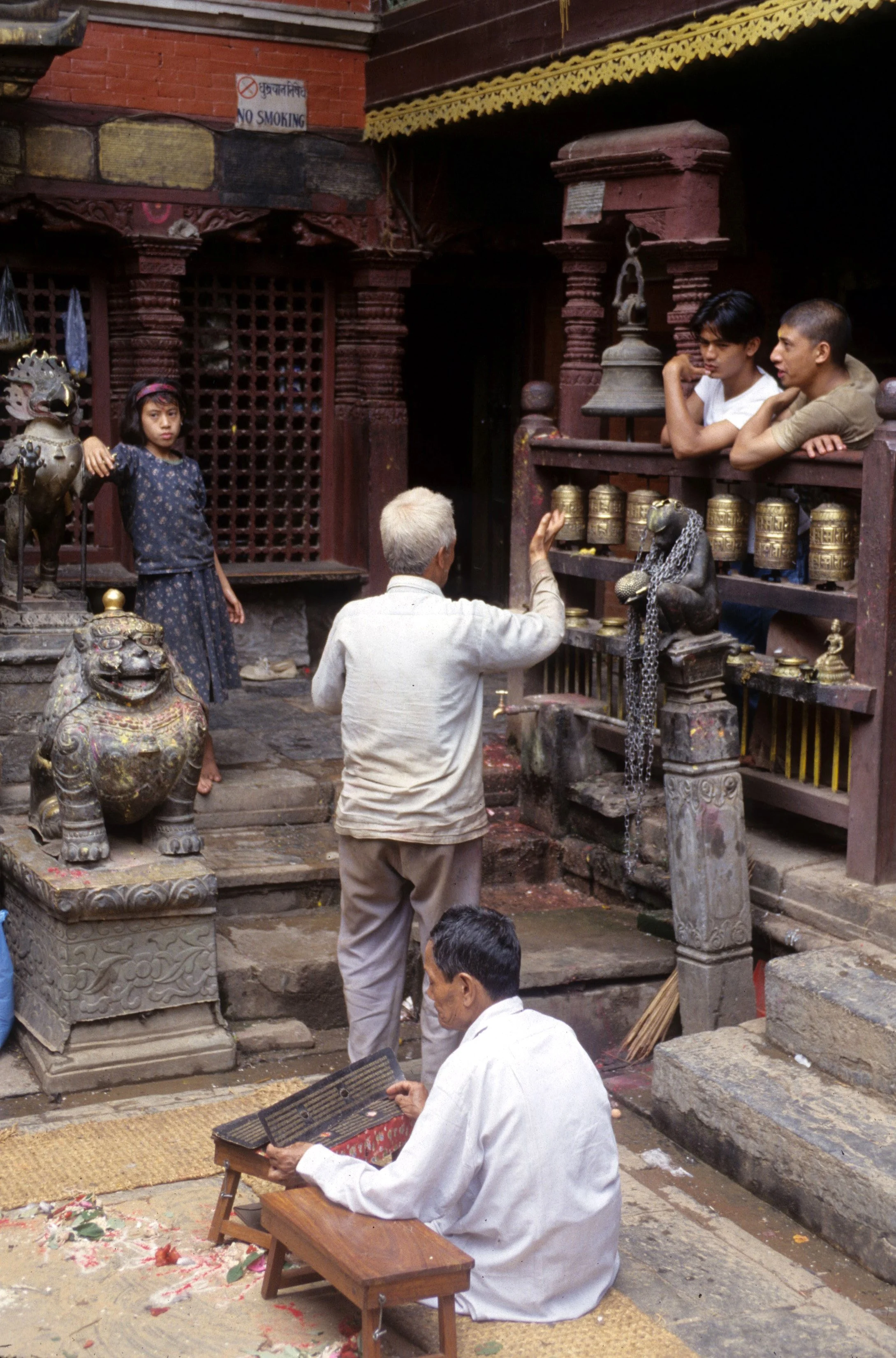NEPAL - KATMANDU - BUDDHIST TEMPLE QUARTER (3).jpg