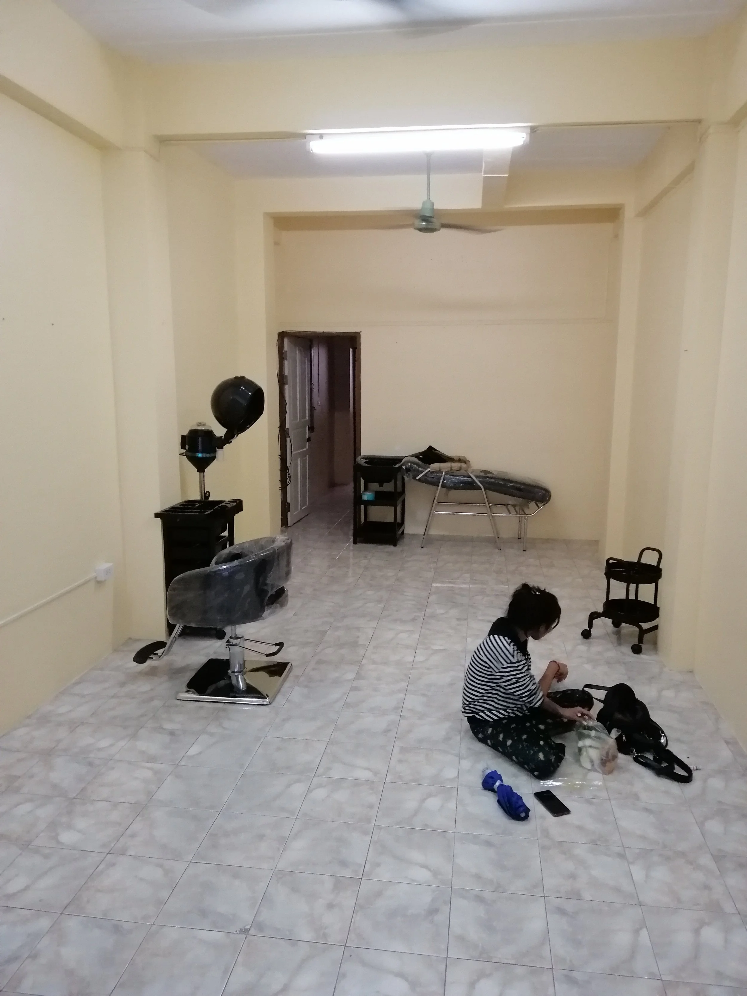 2018 Pics with Gift in Thailand (185).jpg