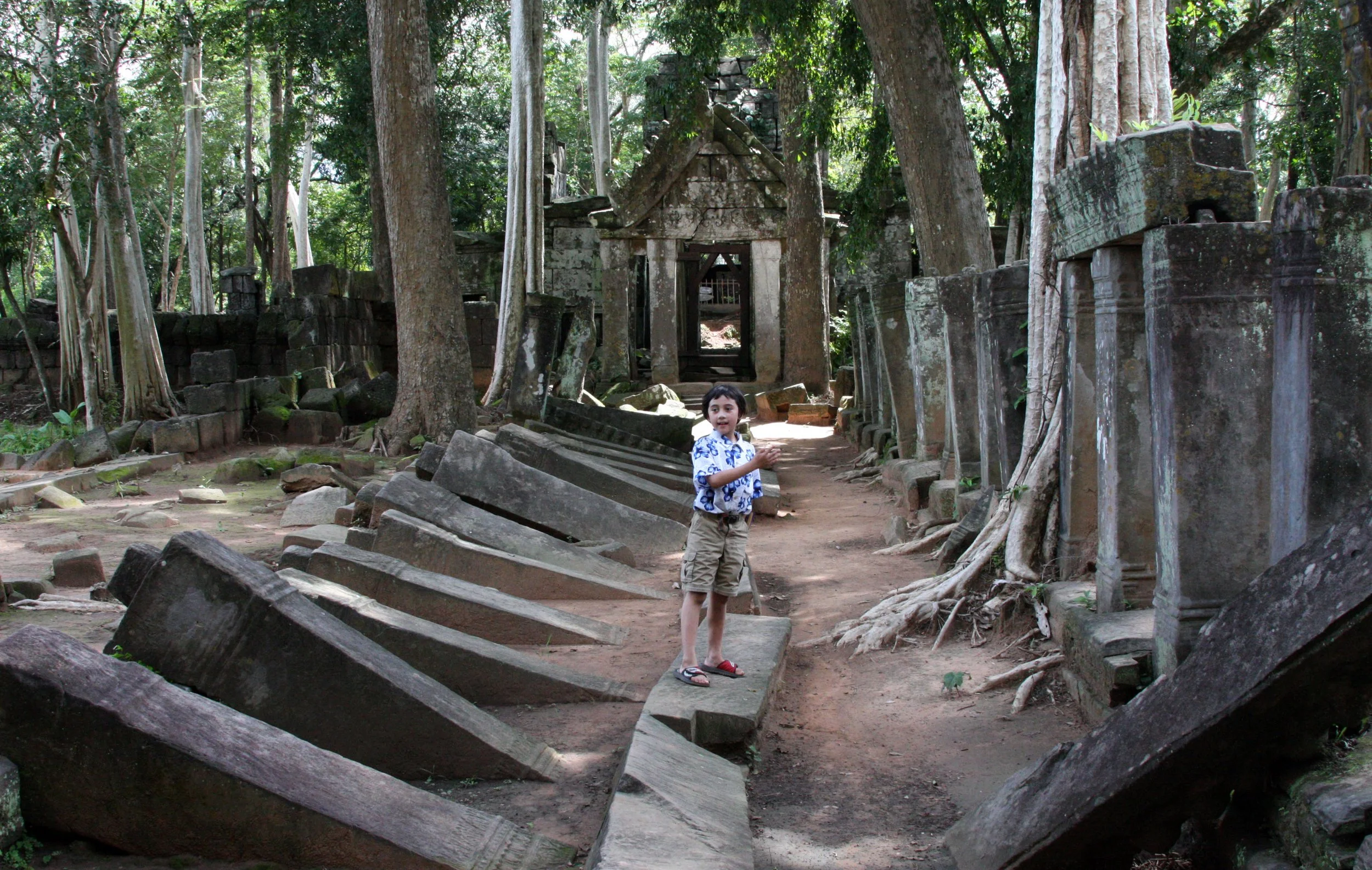 KOH KER TEMPLE CAMBODIA (6).JPG