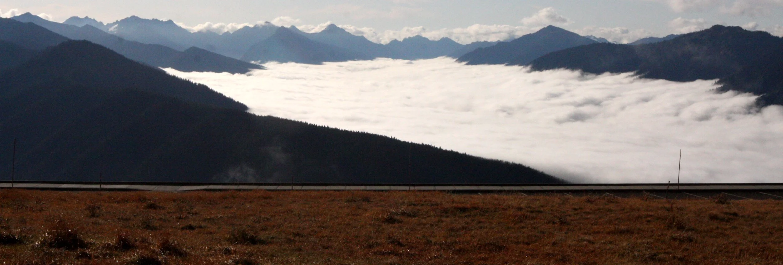 HURRICANE RIDGE - VIEWS OF CLOUDS RESEMBLING GLACIERS.JPG