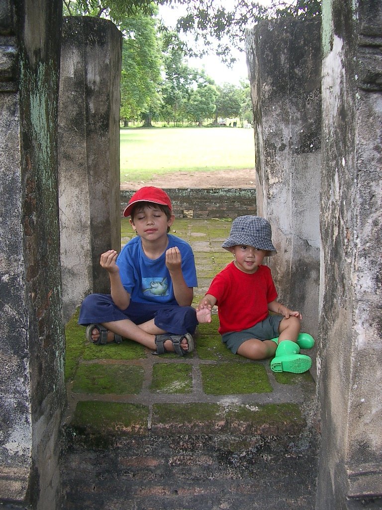 2004 Sukhothai with Sugishima Sensei (6).JPG