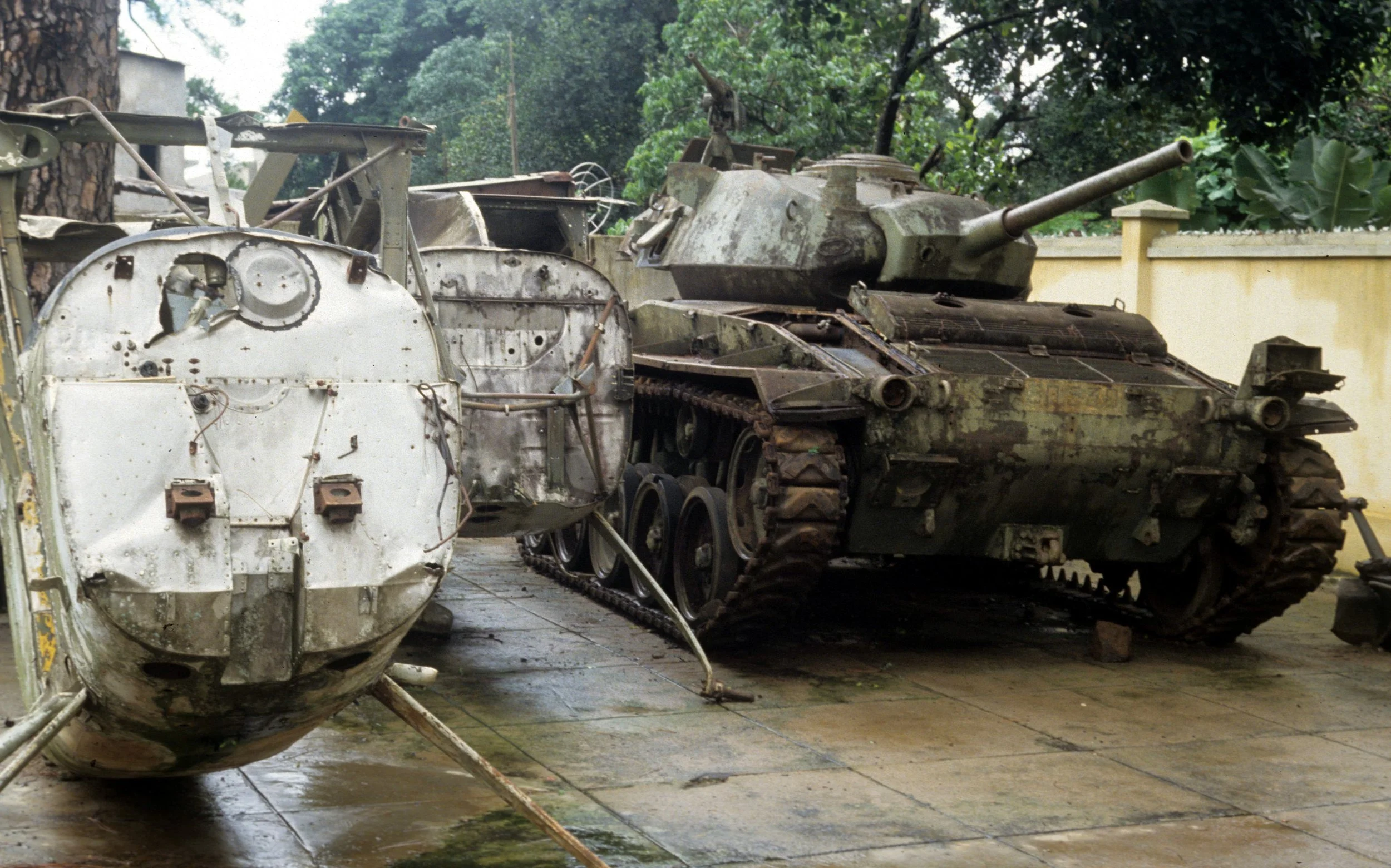 BUAN ME THOUT - OLD WEAPONRY.jpg