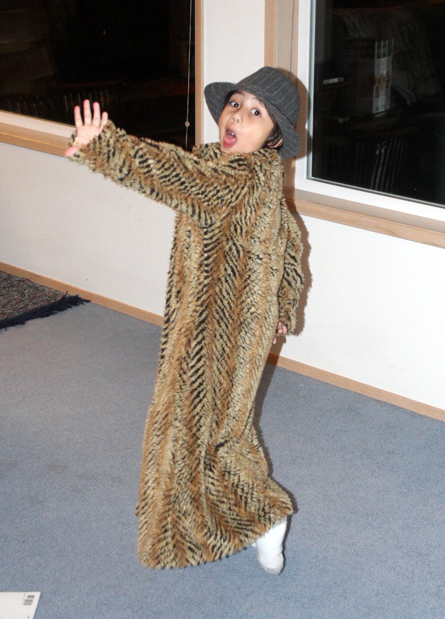 2009-2-11 COKIE IN PIMP OUTFIT (4).JPG
